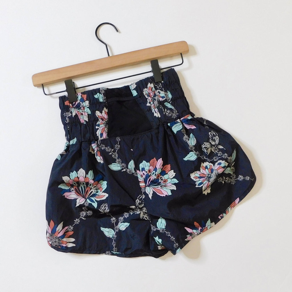 FREE PEOPLE Movement The Way Home Floral Shorts Black Athletic Print X-Small