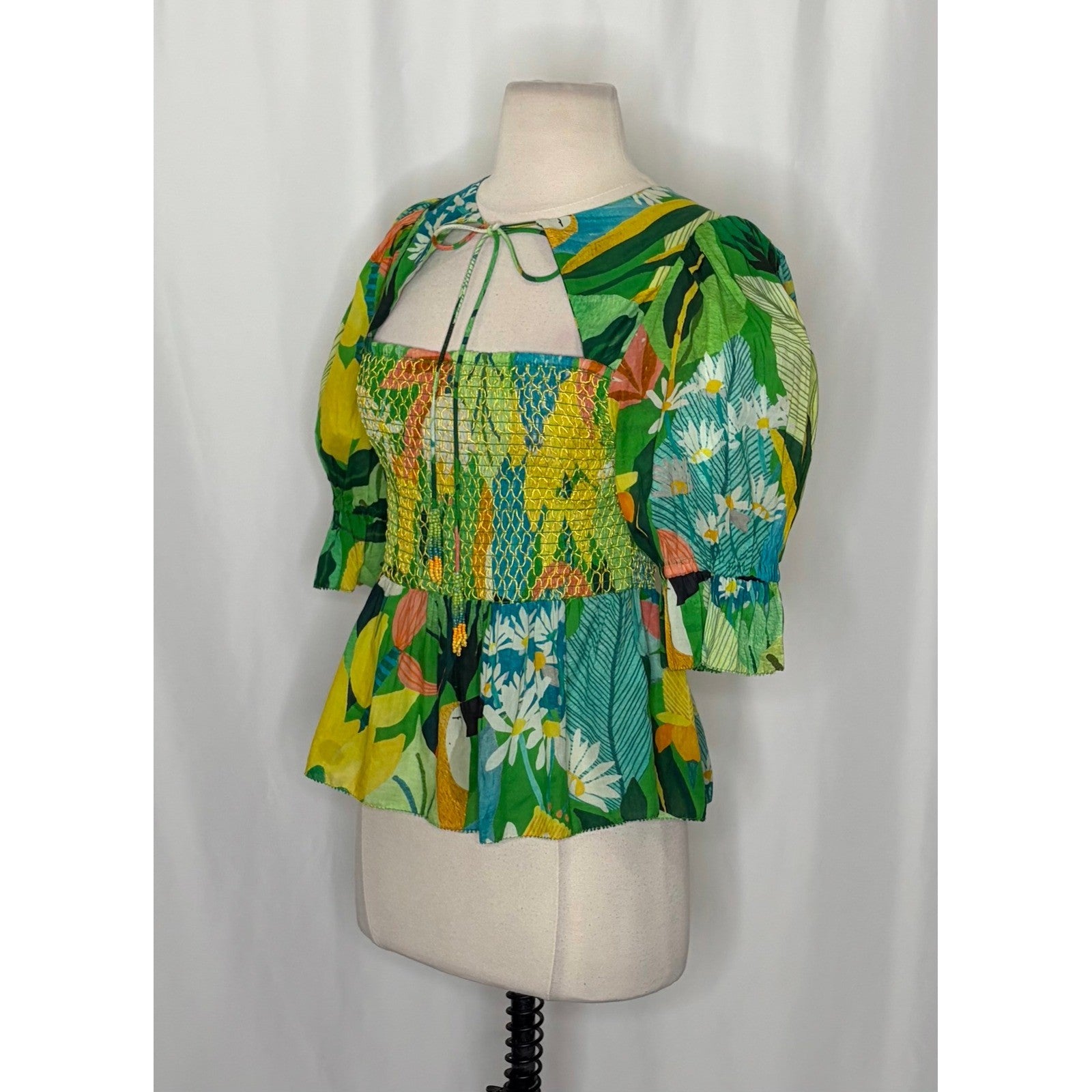 NEW!! FARM RIO Vintage Toucans Smocked Peplum Top Blouse Tropical Small