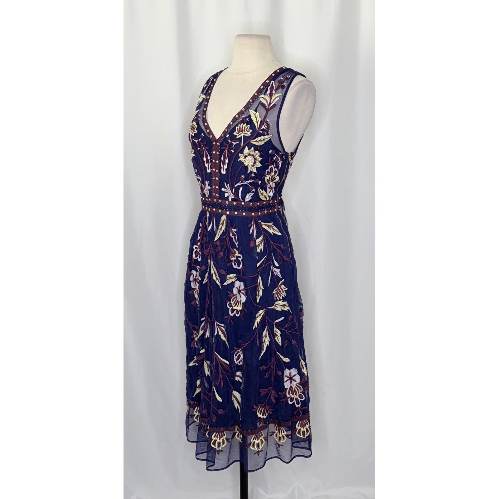 Anthropologie MOULINETTE SOEURS Alicante Floral Embroidered Dress Studded Size 8