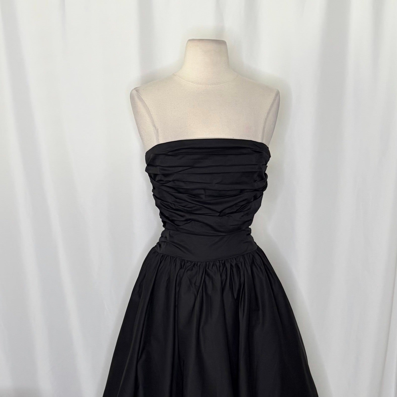 NWT!! HELLO MOLLY Upon A Cloud Strapless Bubble Midi Dress Solid Black X-Small