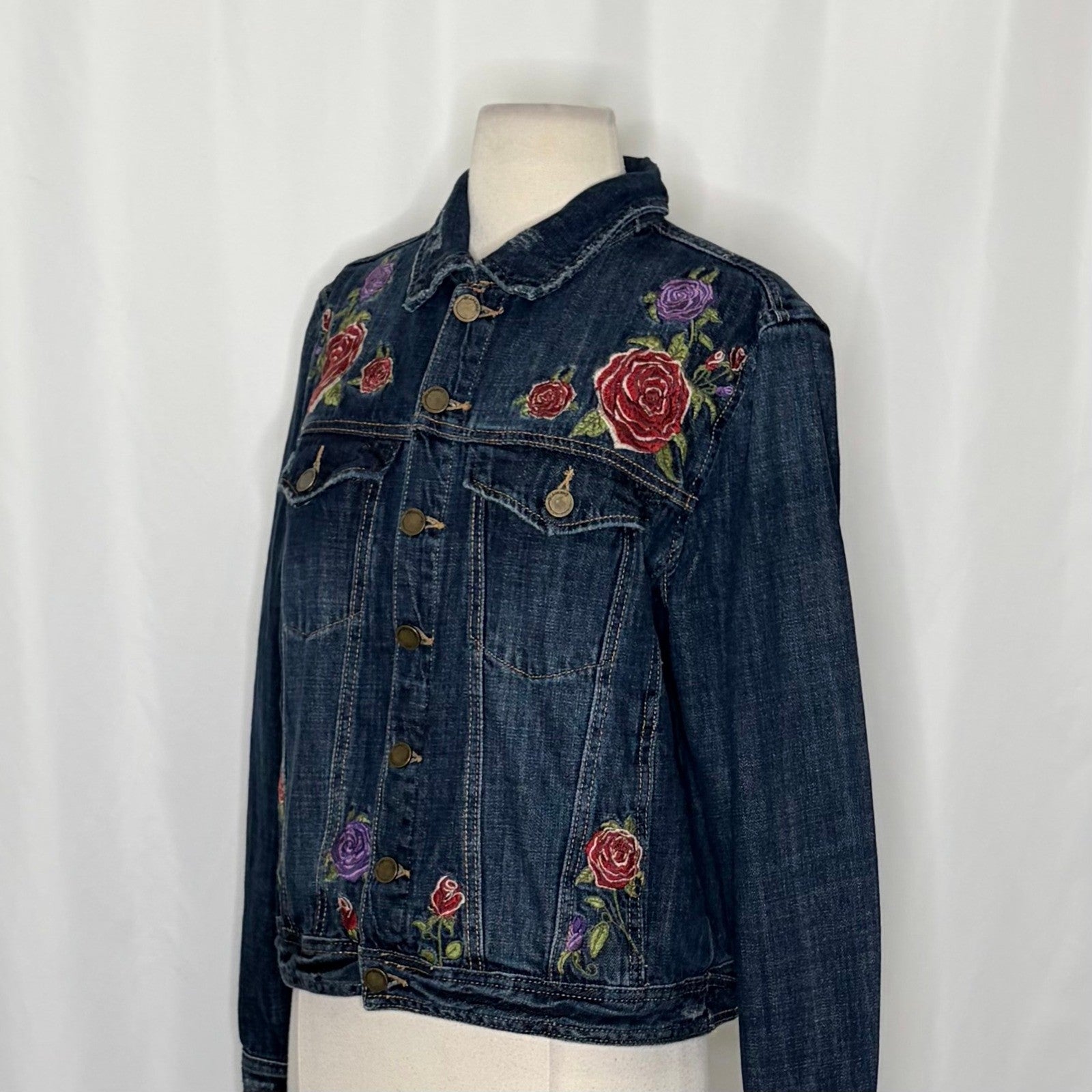 BLANK NYC Floral Embroidered Denim Jean Jacket Distressed Pockets Buttons Medium