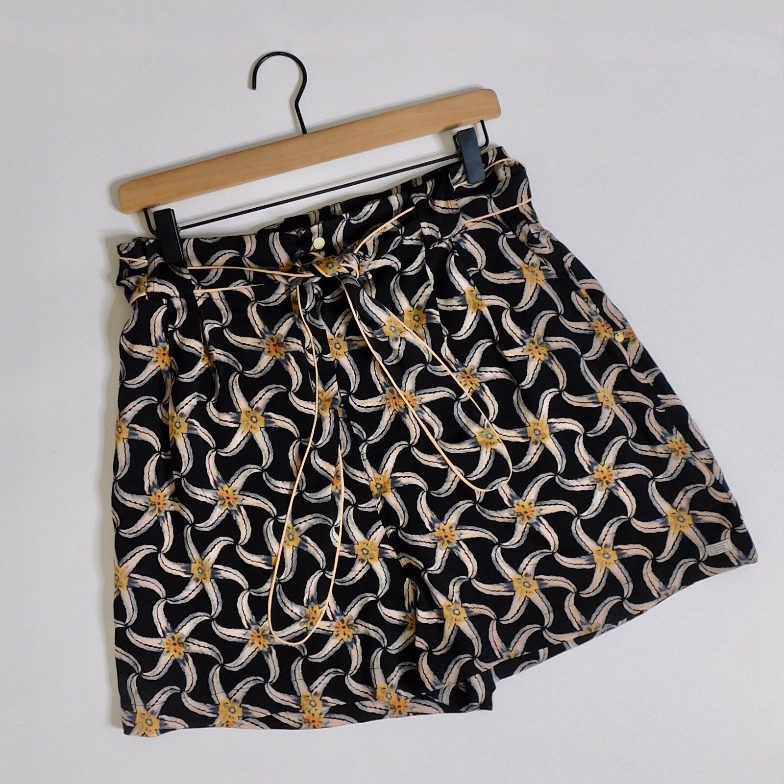 SCOTCH & SODA Maison Scotch Black Starfish Sun Ray Printed Belted Shorts Large