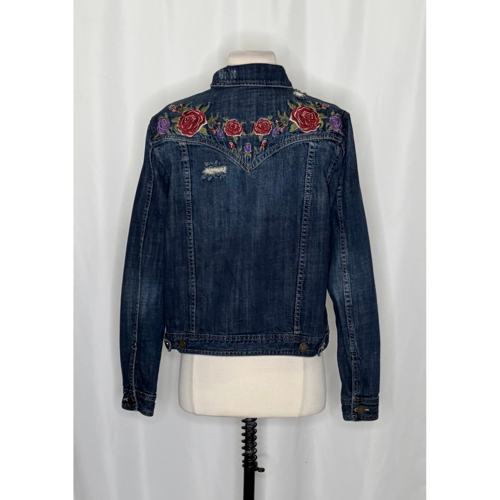 BLANK NYC Floral Embroidered Denim Jean Jacket Distressed Pockets Buttons Medium