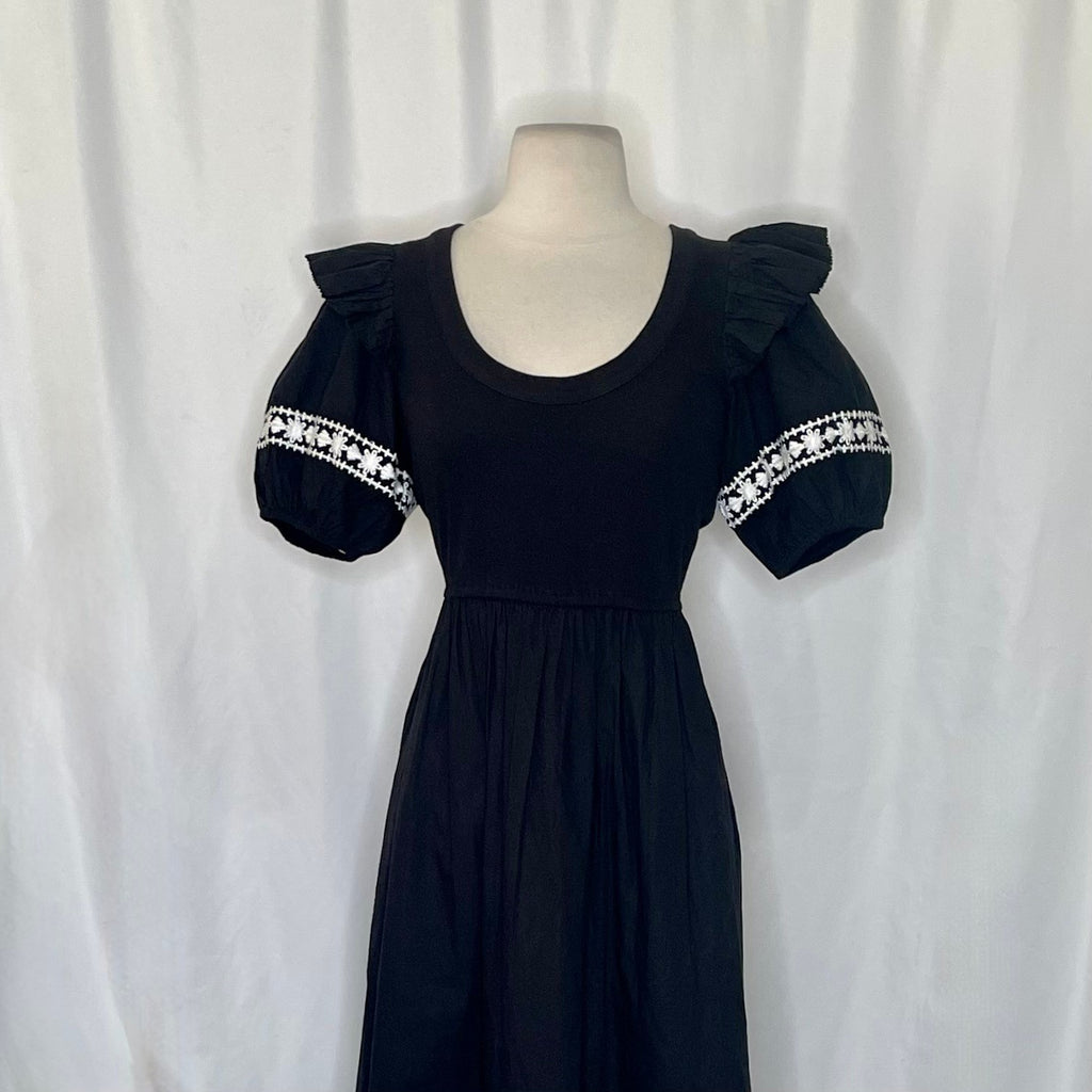 NWT!! CLEOBELLA Selma Midi Dress Embroidered Black Ruffle Puff Sleeves X-Small