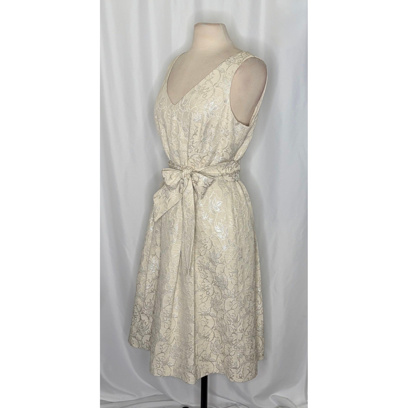 LAFAYETTE 148 New York Metallic Floral Dress Pleated Tie Waist Silver Size 14