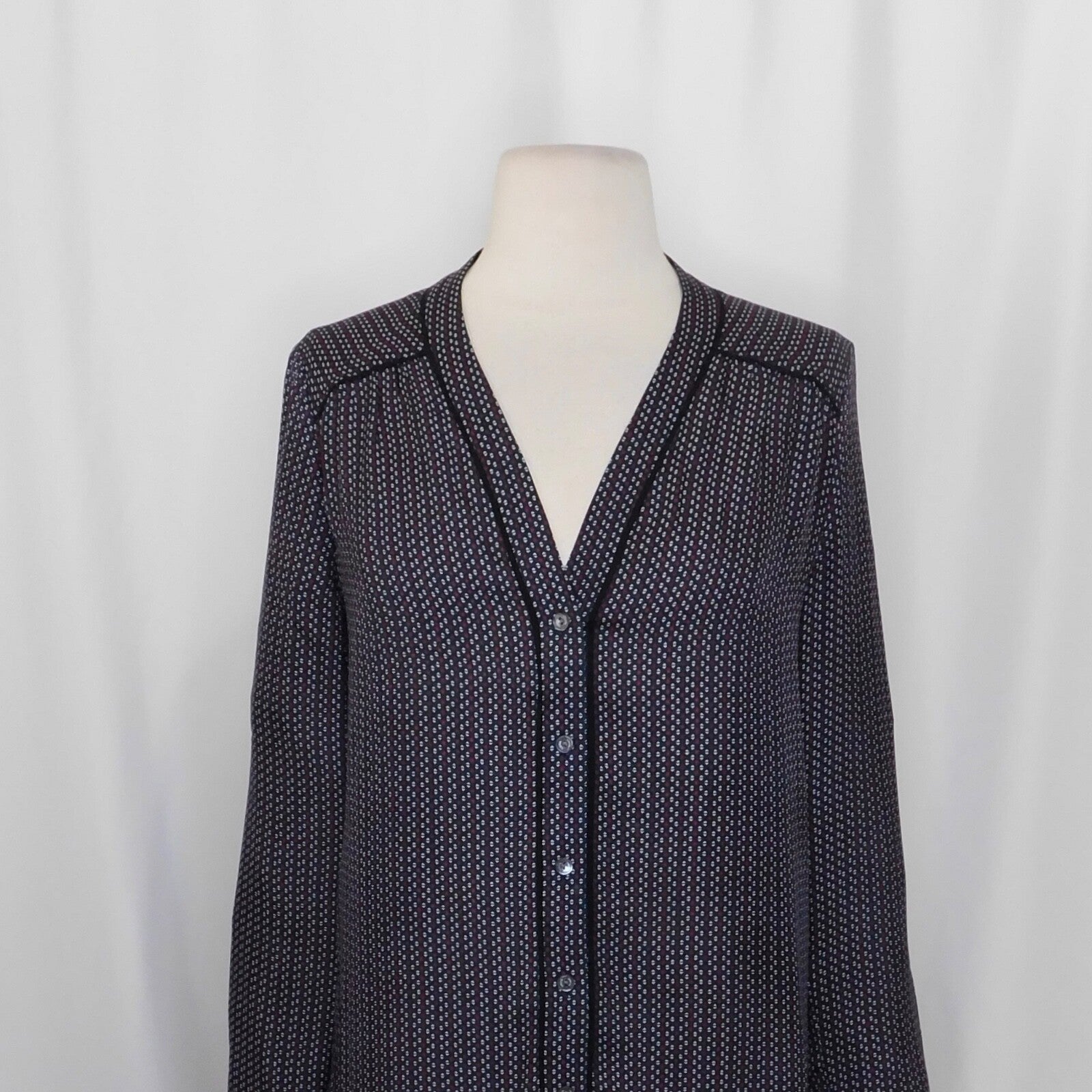 VINCE Mini-Geo Print Silk Blouse Top Mini Geo Geometric Print V Neck X-Small