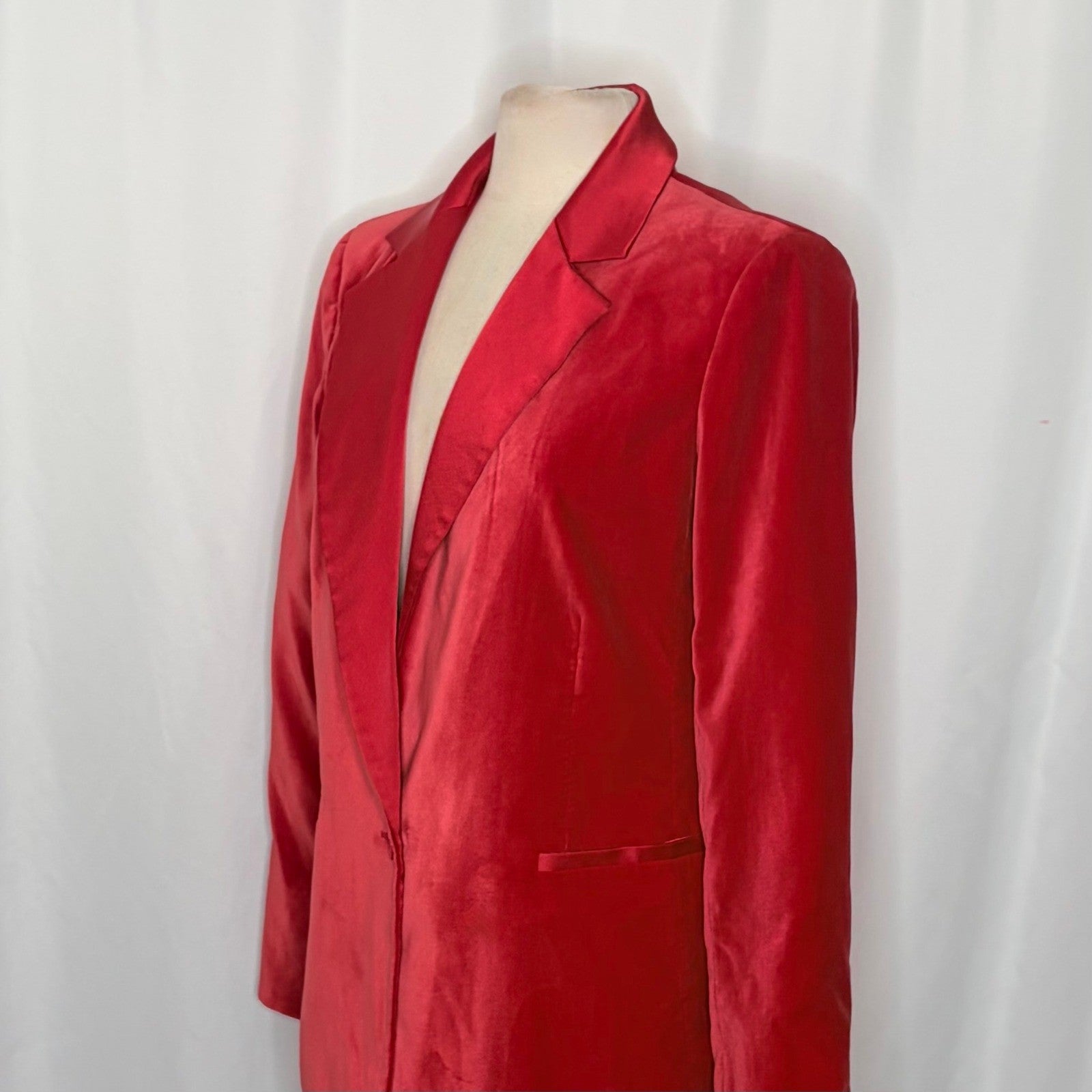 ALICE + OLIVIA Justin Velvet One Button Blazer Perfect Ruby Red Solid Satin 8