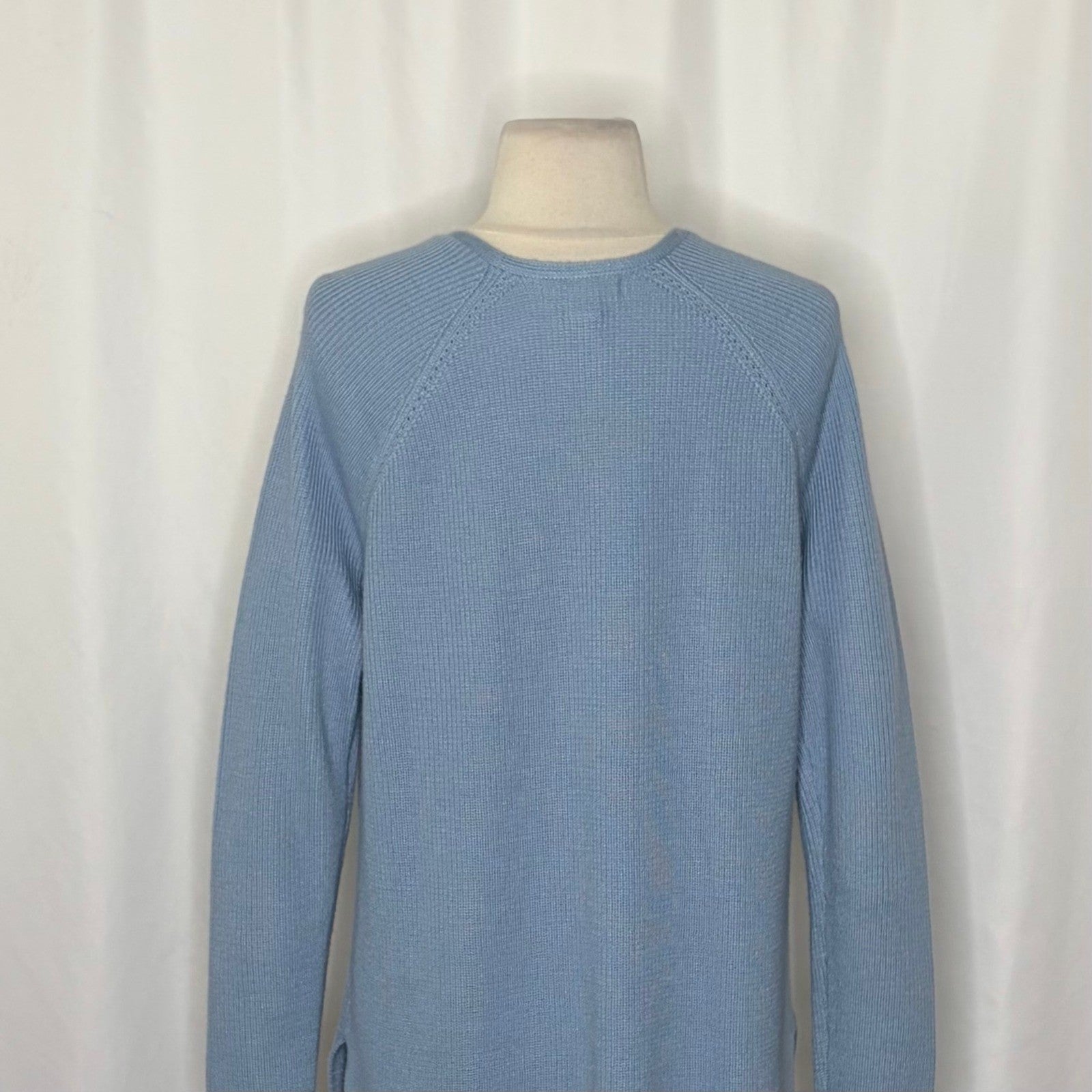 ATHLETA Hanover Refined Merino Wool V-Neck Sweater Solid Heron Blue Knit Small