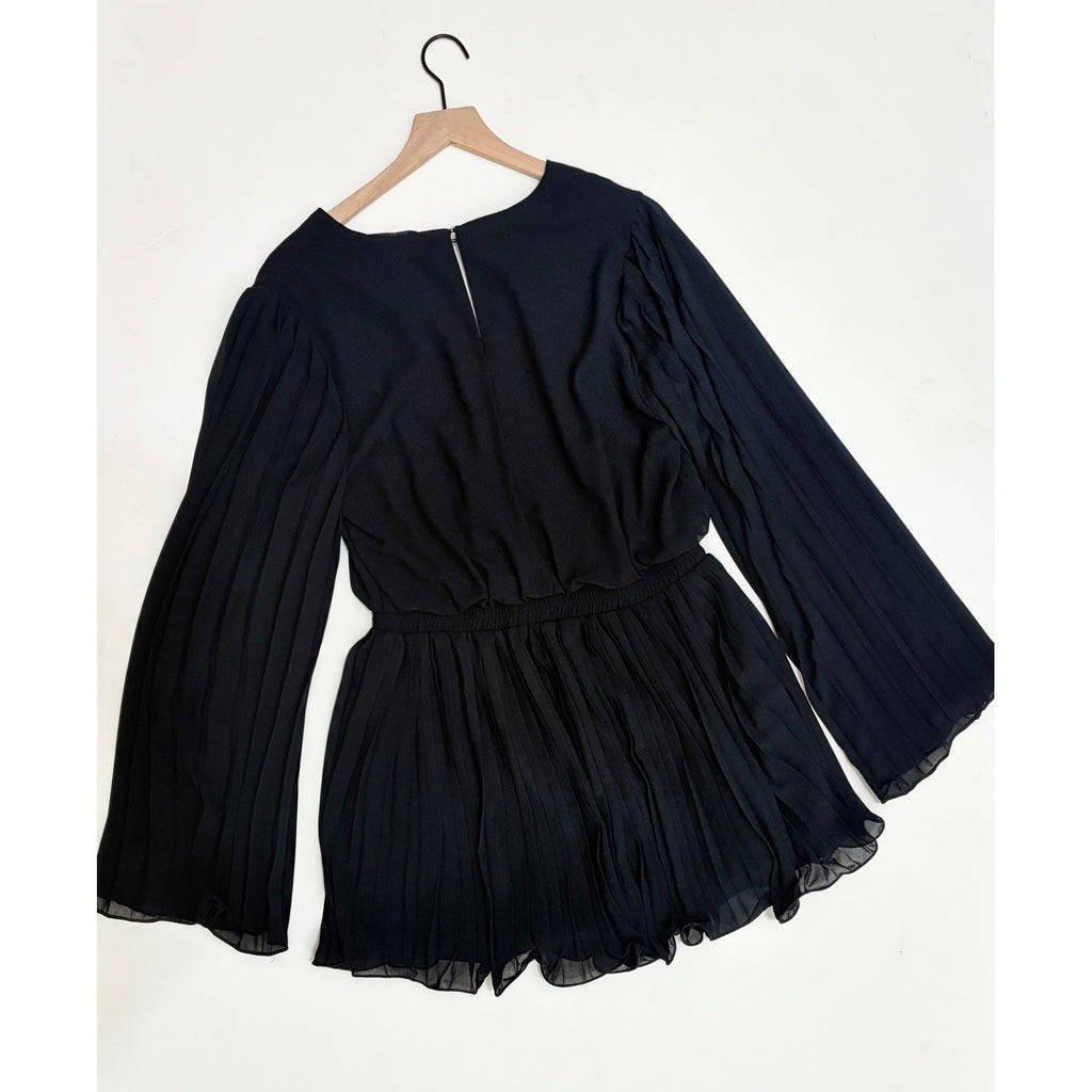 NWT!! ENDLESS ROSE Black Pleated Romper Playsuit Solid Black Flirty Large