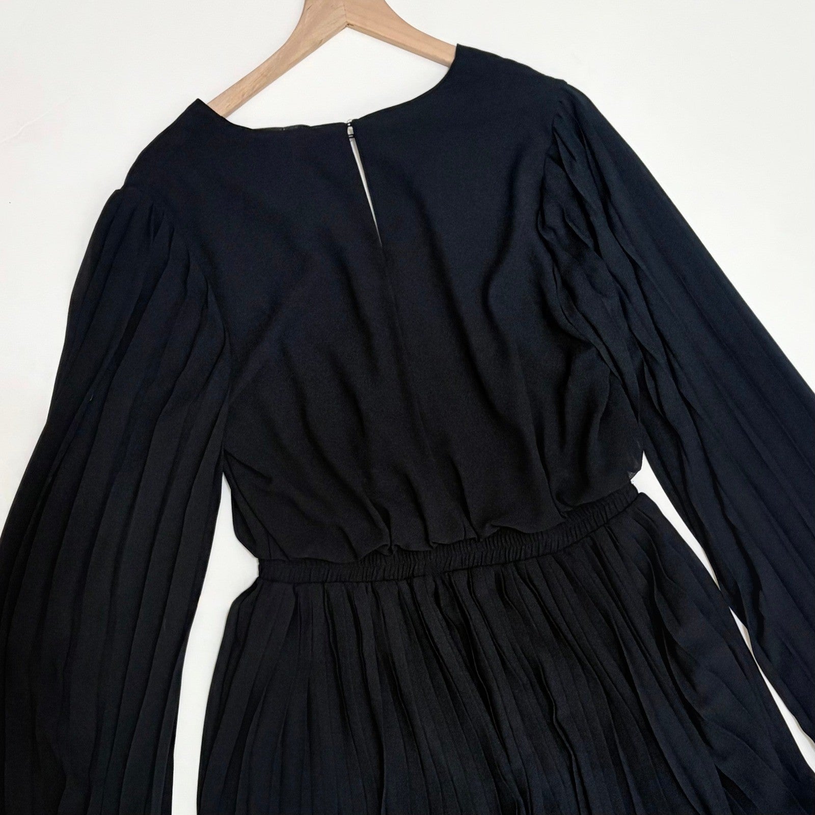 NWT!! ENDLESS ROSE Black Pleated Romper Playsuit Solid Black Flirty Large