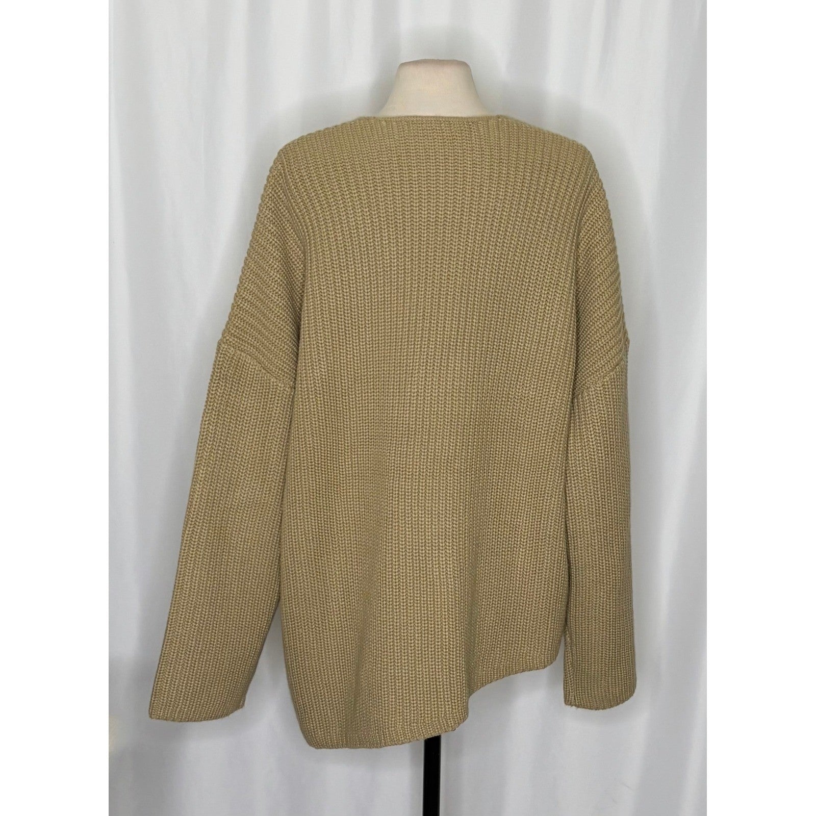 WEWOREWHAT Solid V Neck Sweater Solid Tan Oat Oversized Knitwear Medium Large