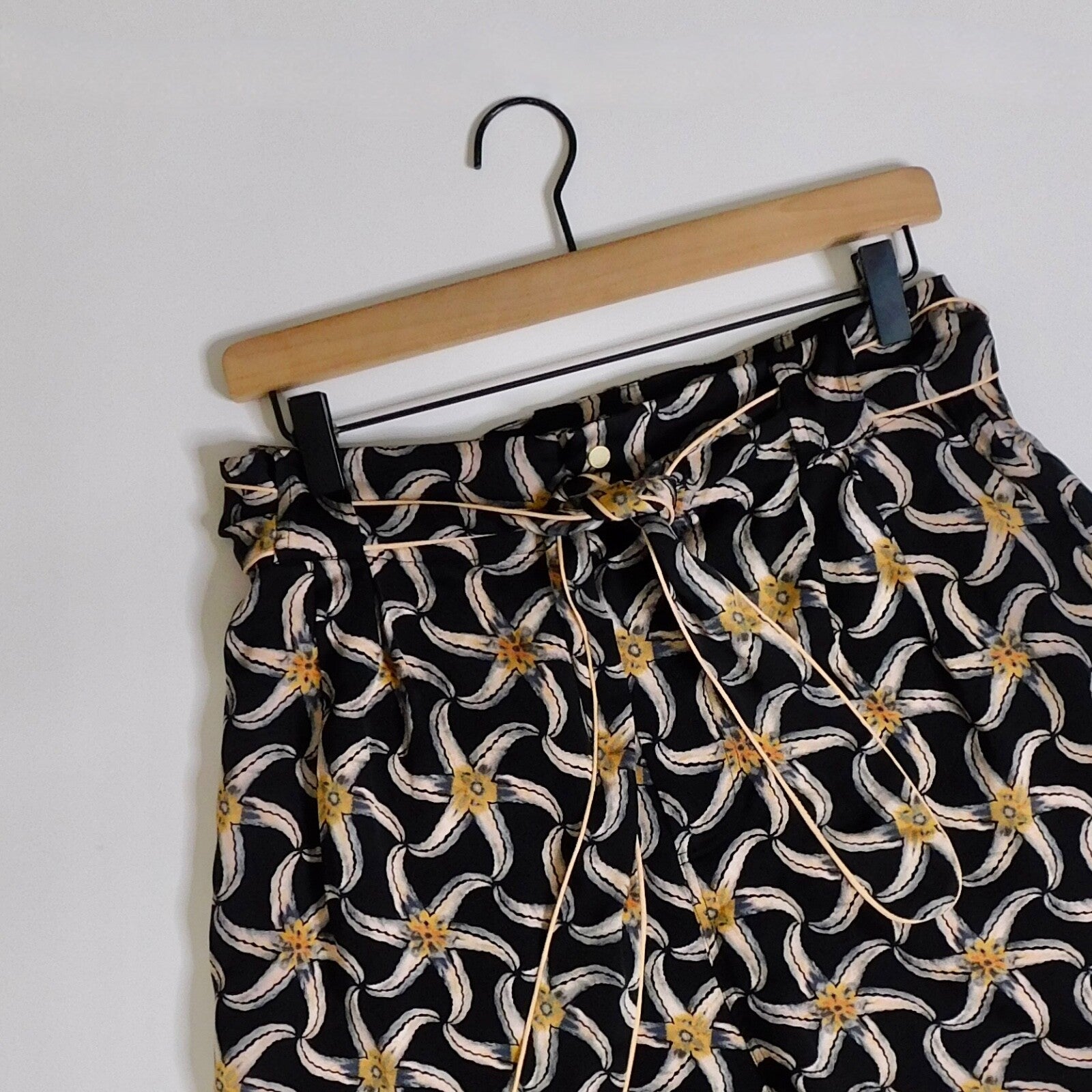 SCOTCH & SODA Maison Scotch Black Starfish Sun Ray Printed Belted Shorts Large