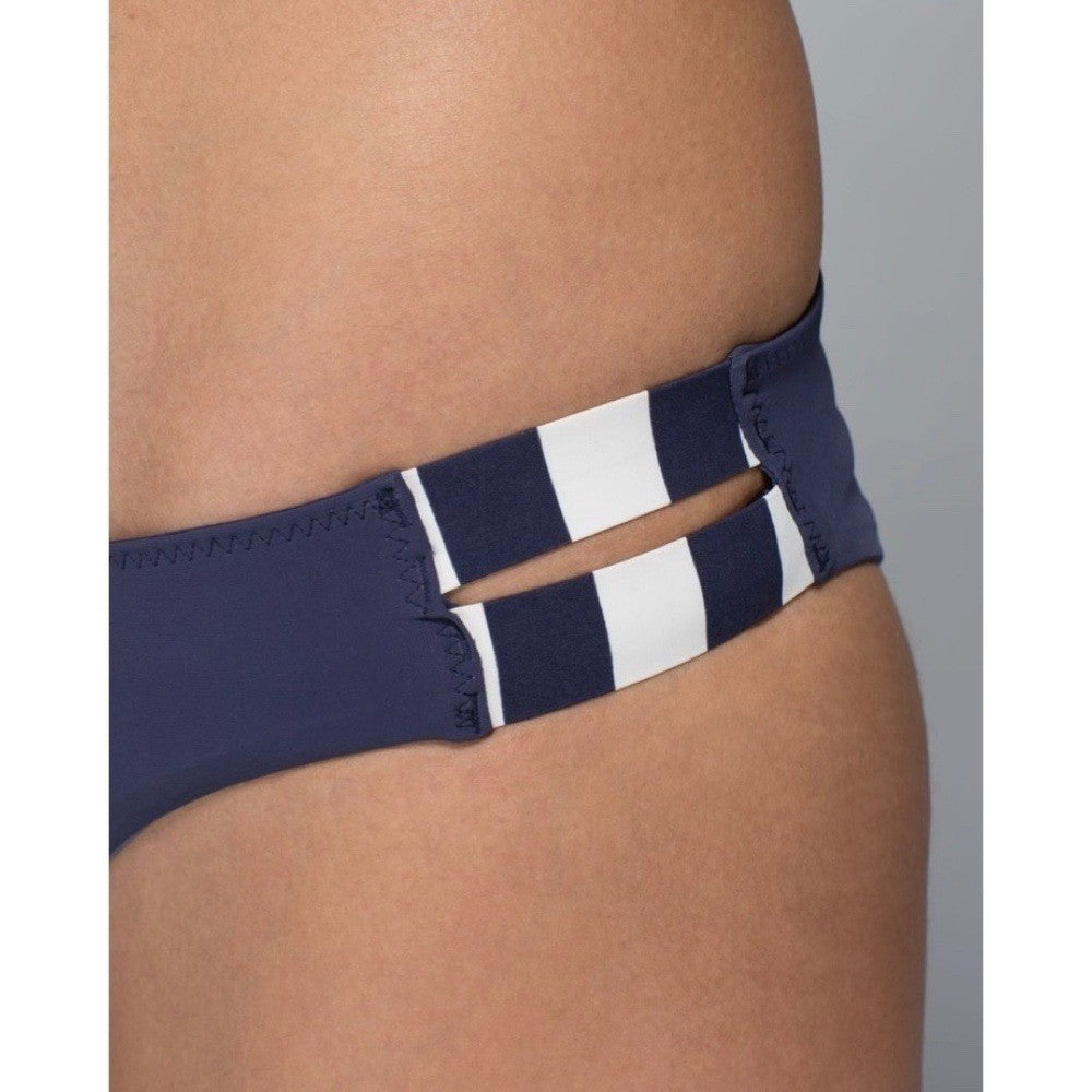 NWT!! LULULEMON Athletica Shanti Surf Bikini Bottoms Cadet Blue Stripe Size 4