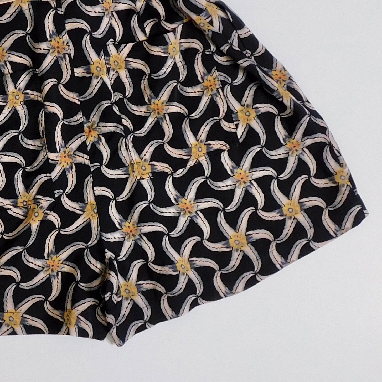 SCOTCH & SODA Maison Scotch Black Starfish Sun Ray Printed Belted Shorts Large