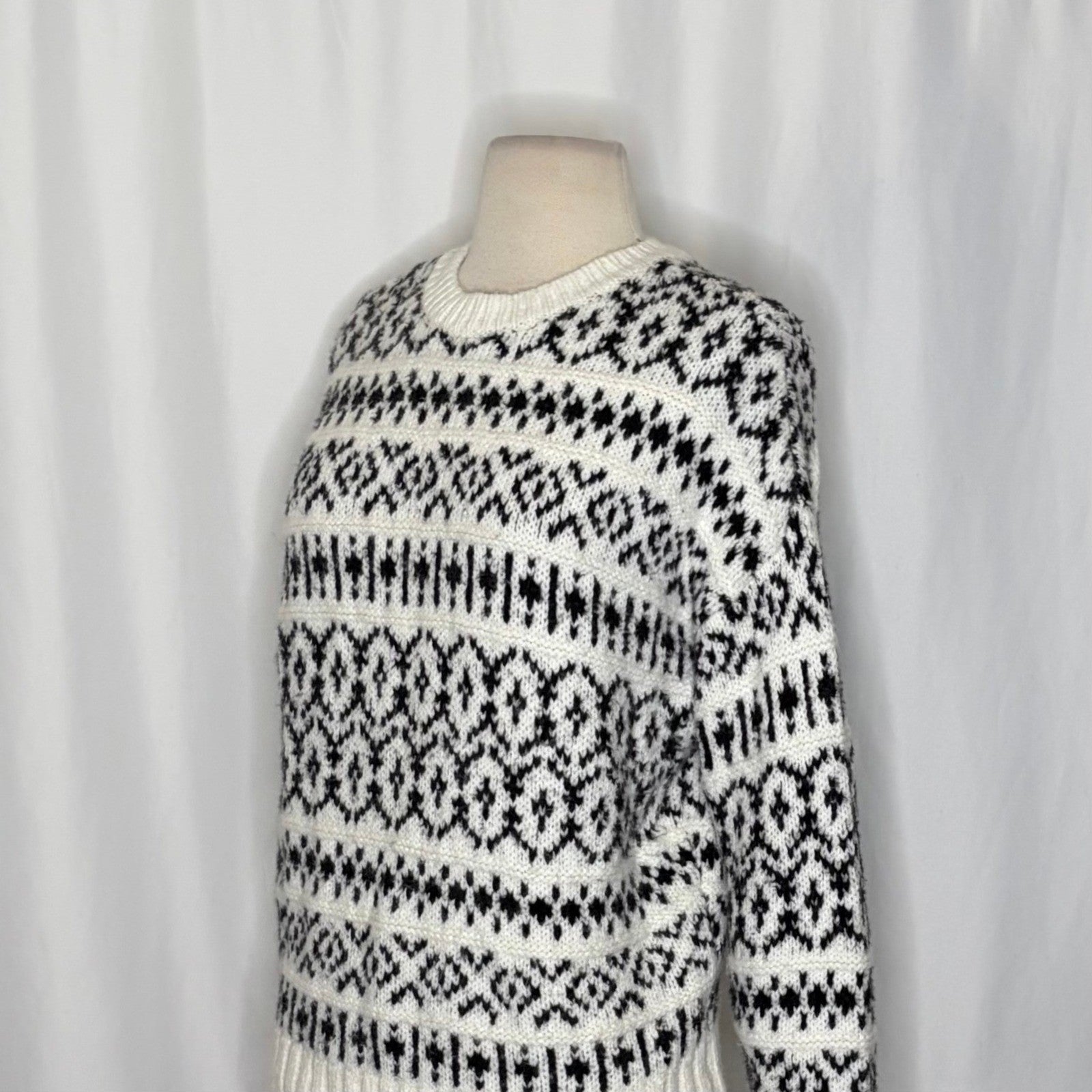 AMERICAN EAGLE Outfitters Fairisle Crew Neck Sweater Black White Fair Isle Small