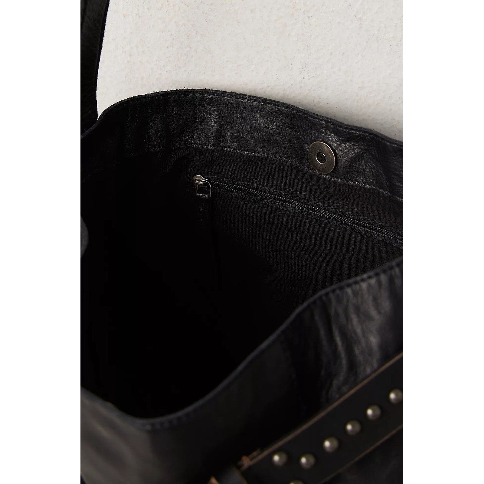 NWT!! FREE PEOPLE Black Leather Embellished Belt Bucket Bag Studded Studs Solid