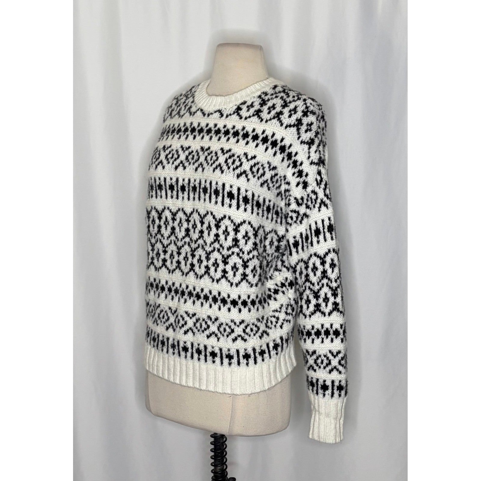 AMERICAN EAGLE Outfitters Fairisle Crew Neck Sweater Black White Fair Isle Small
