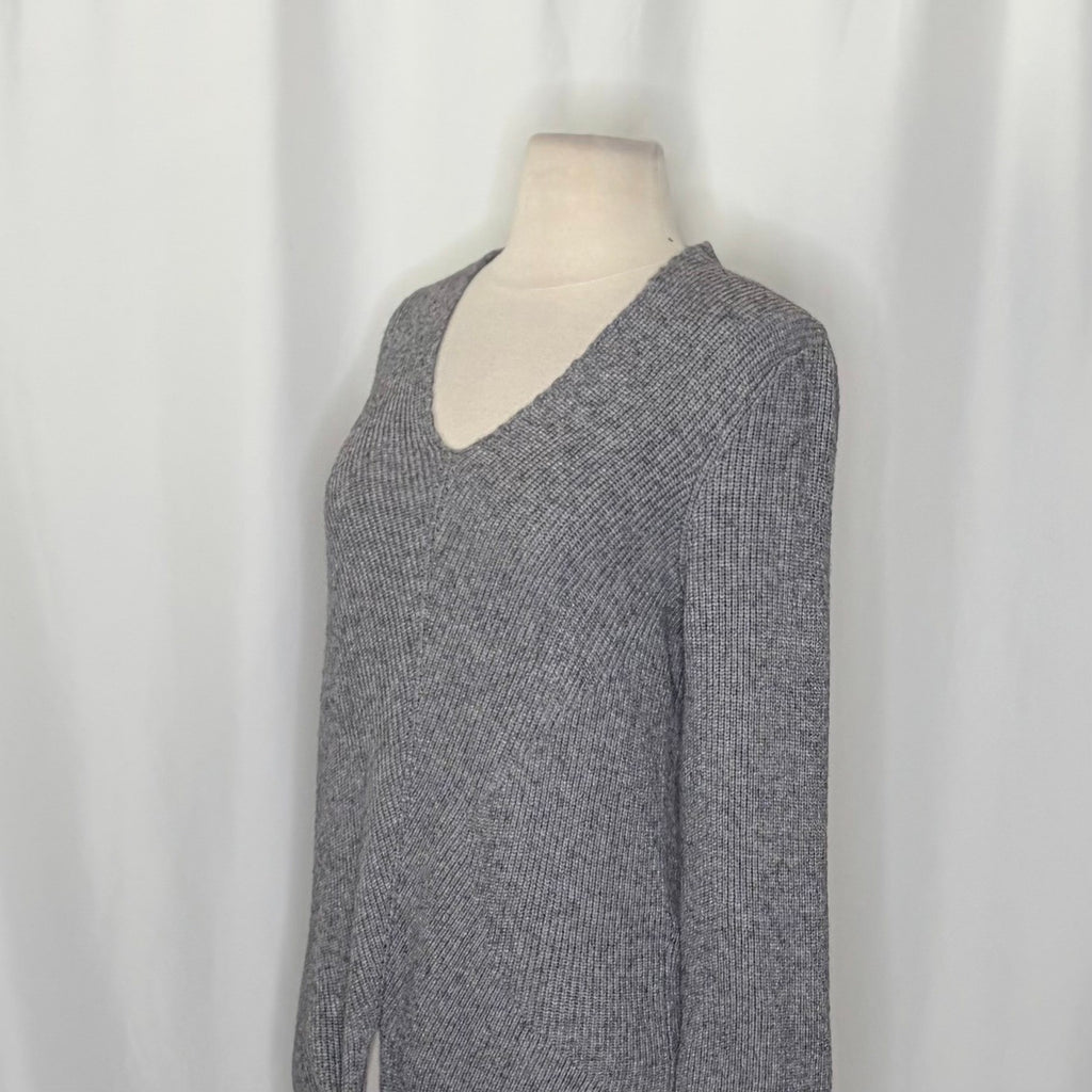 By ANTHROPOLOGIE Rocio Ribbed Tie Front Sweater Solid Gray V Neck Knit Medium