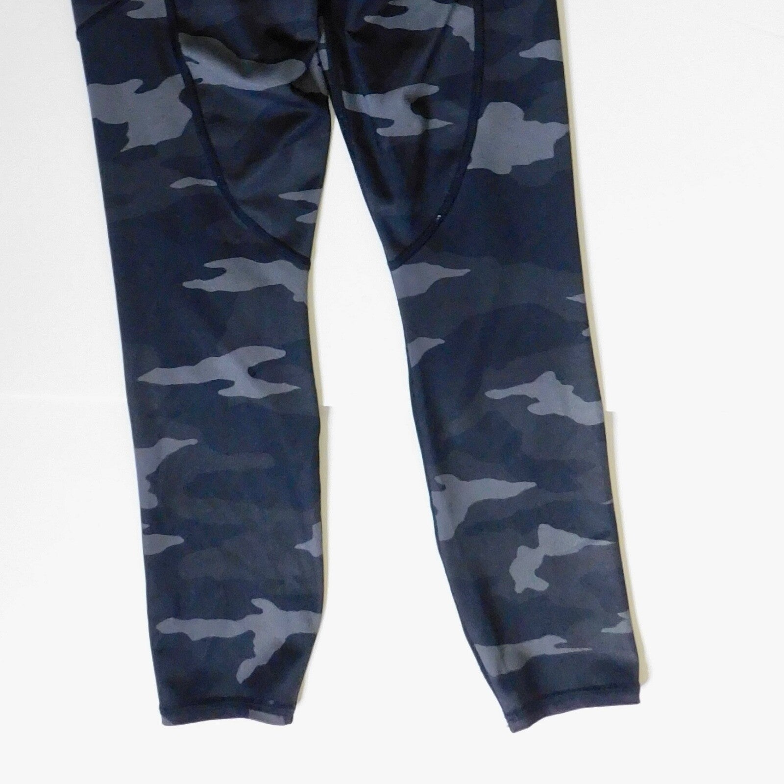 ATHLETA Camo Contender 7/8 Tight Camouflage Print Side Pockets Workout Gym Small