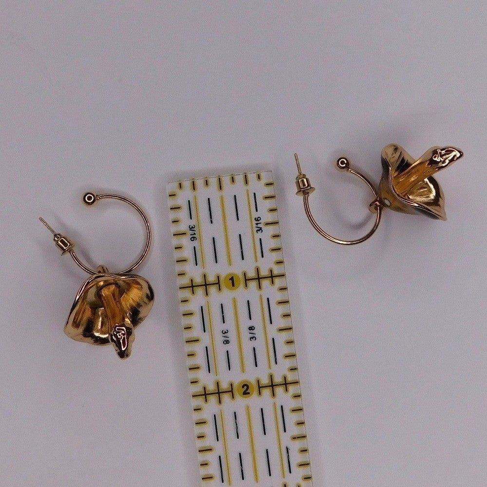 NEW Dotted Mushroom Gold Metallic Earrings Mushrooms Dangle Dangling Toadstools