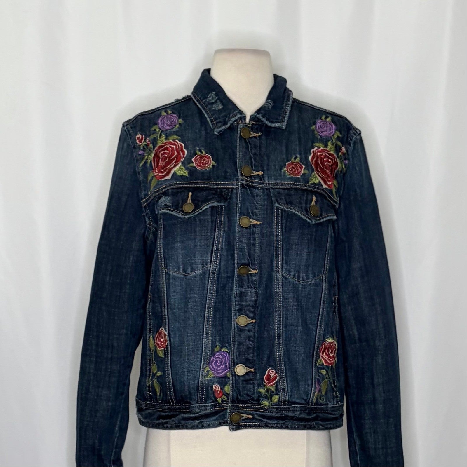 BLANK NYC Floral Embroidered Denim Jean Jacket Distressed Pockets Buttons Medium