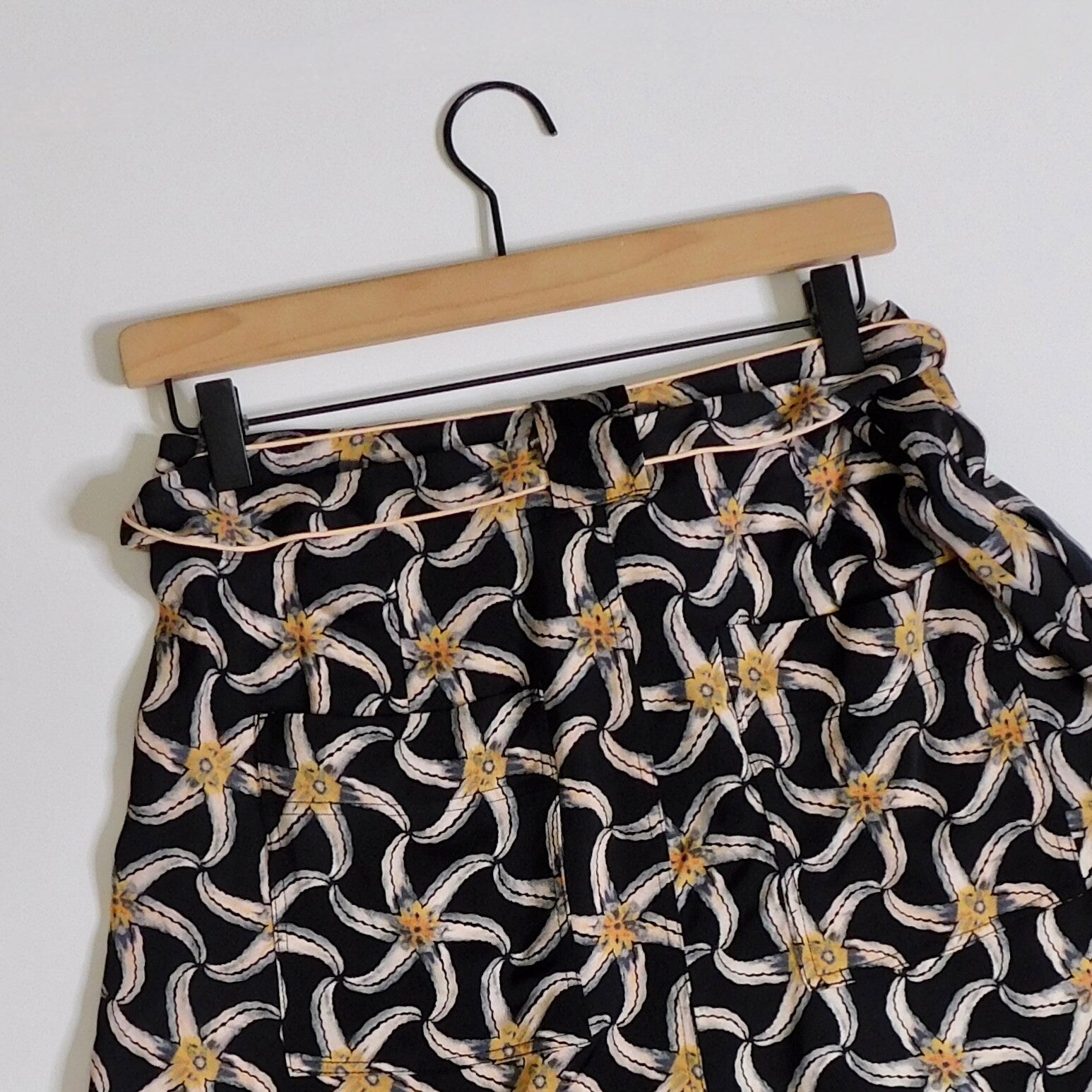 SCOTCH & SODA Maison Scotch Black Starfish Sun Ray Printed Belted Shorts Large