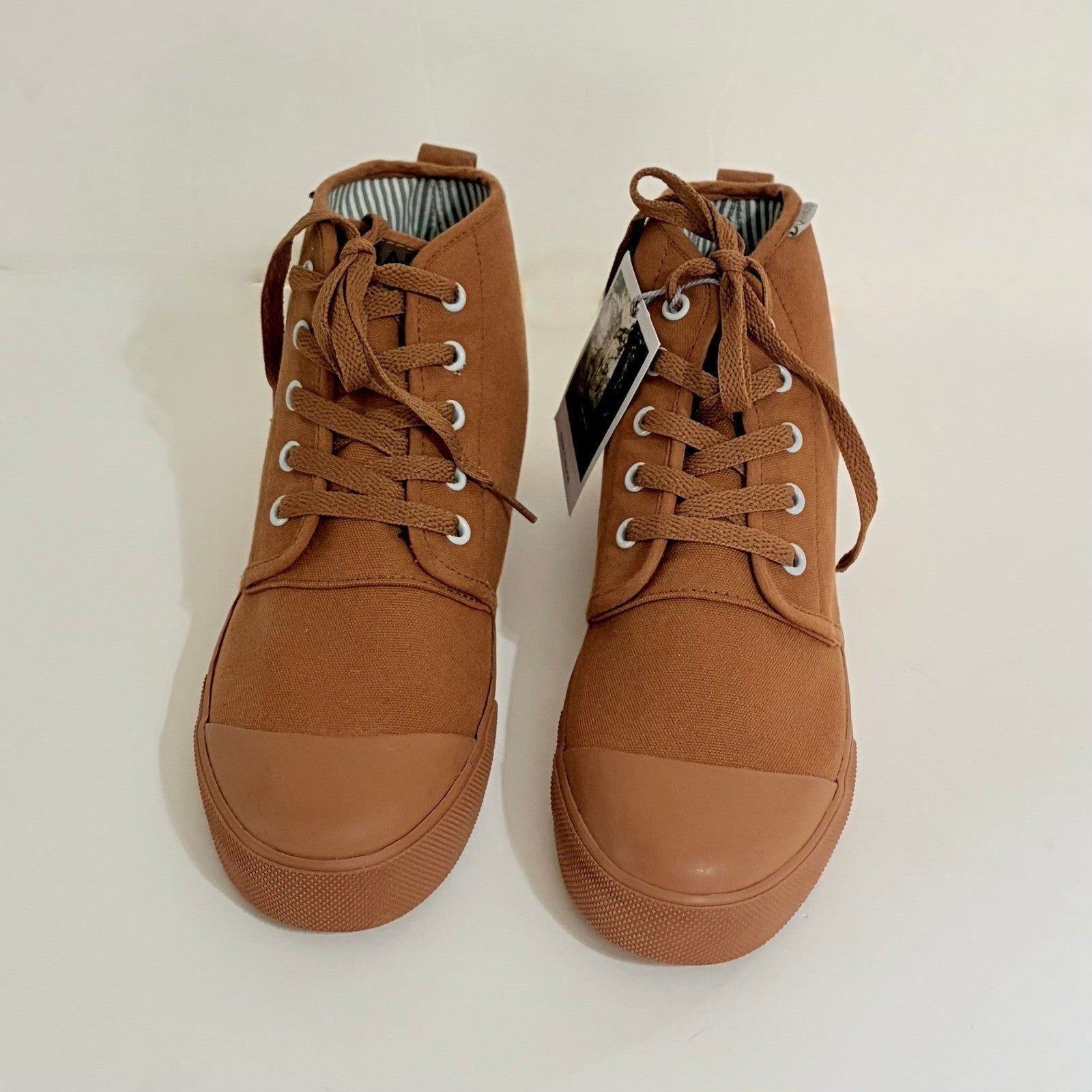 NWT!! BANGS Sunrise Mountain Embroidered High Top Shoes Men's 6 Women's 7.5