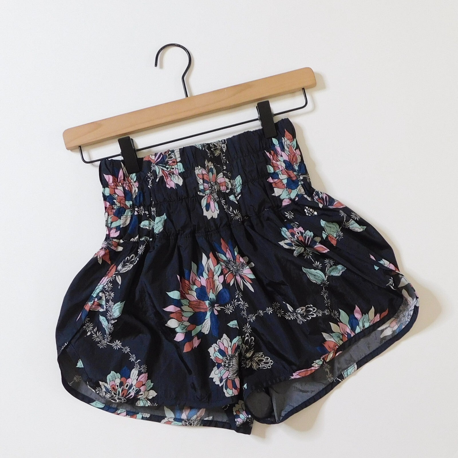 FREE PEOPLE Movement The Way Home Floral Shorts Black Athletic Print X-Small
