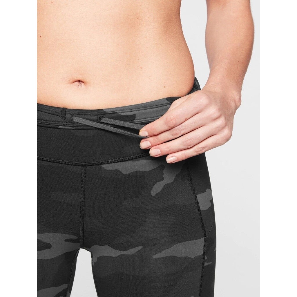 ATHLETA Camo Contender 7/8 Tight Camouflage Print Side Pockets Workout Gym Small