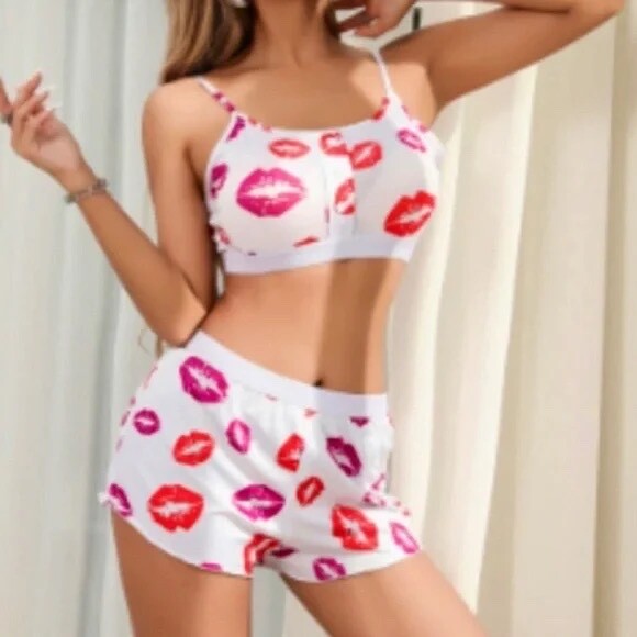 NEW!! HOT LIPS Lipstick Kiss Cropped Loungewear Two Piece Set Top Shorts X-Large