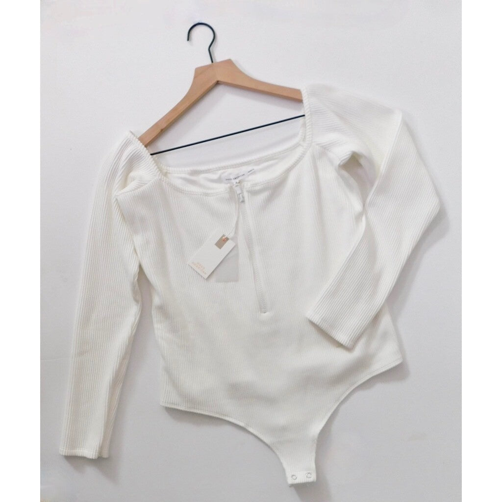 NWT!! GOOD AMERICAN Half Zip Off Shoulder White Ribbed Thong Bodysuit 4 X-Large