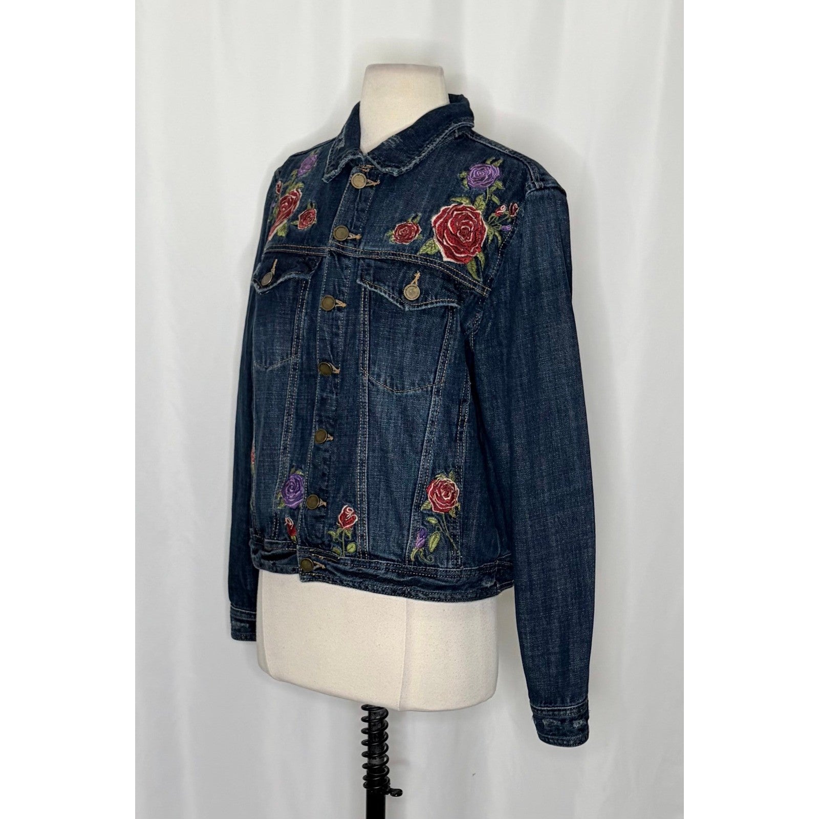 BLANK NYC Floral Embroidered Denim Jean Jacket Distressed Pockets Buttons Medium