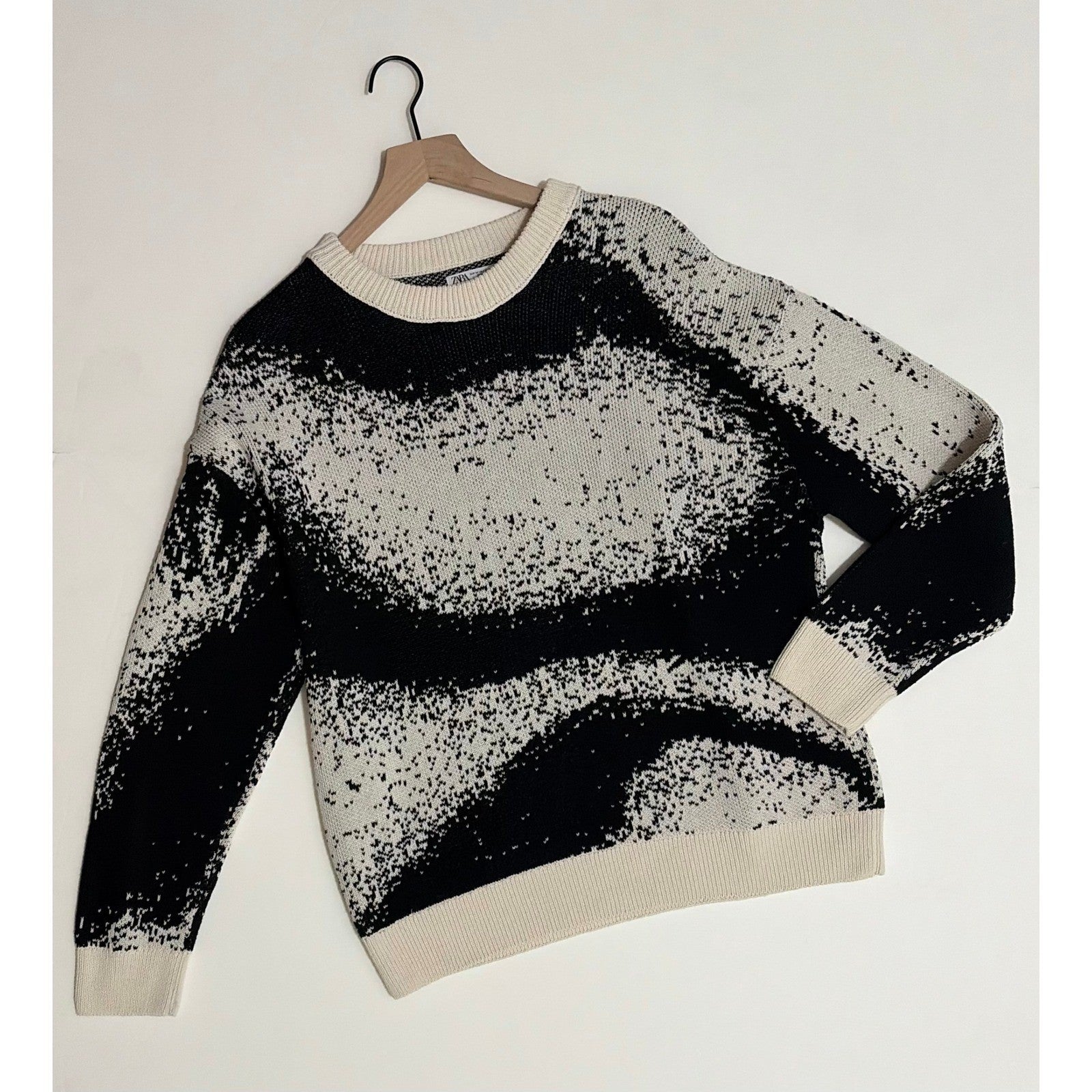 ZARA Pixelated Jacquard Sweater Crewneck Crew Pullover Knit Black Street Medium