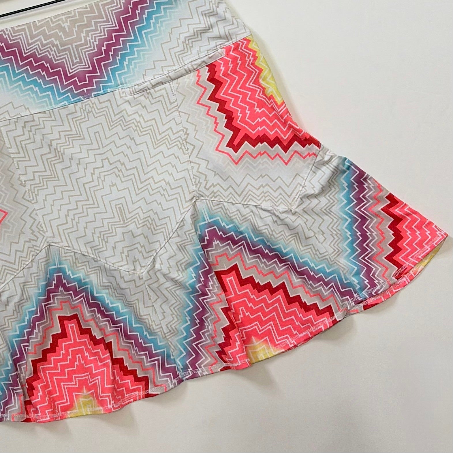 NWT!! LUCKY IN LOVE Chevron Skort Skirt Bright Stripes Sporty Tennis Large