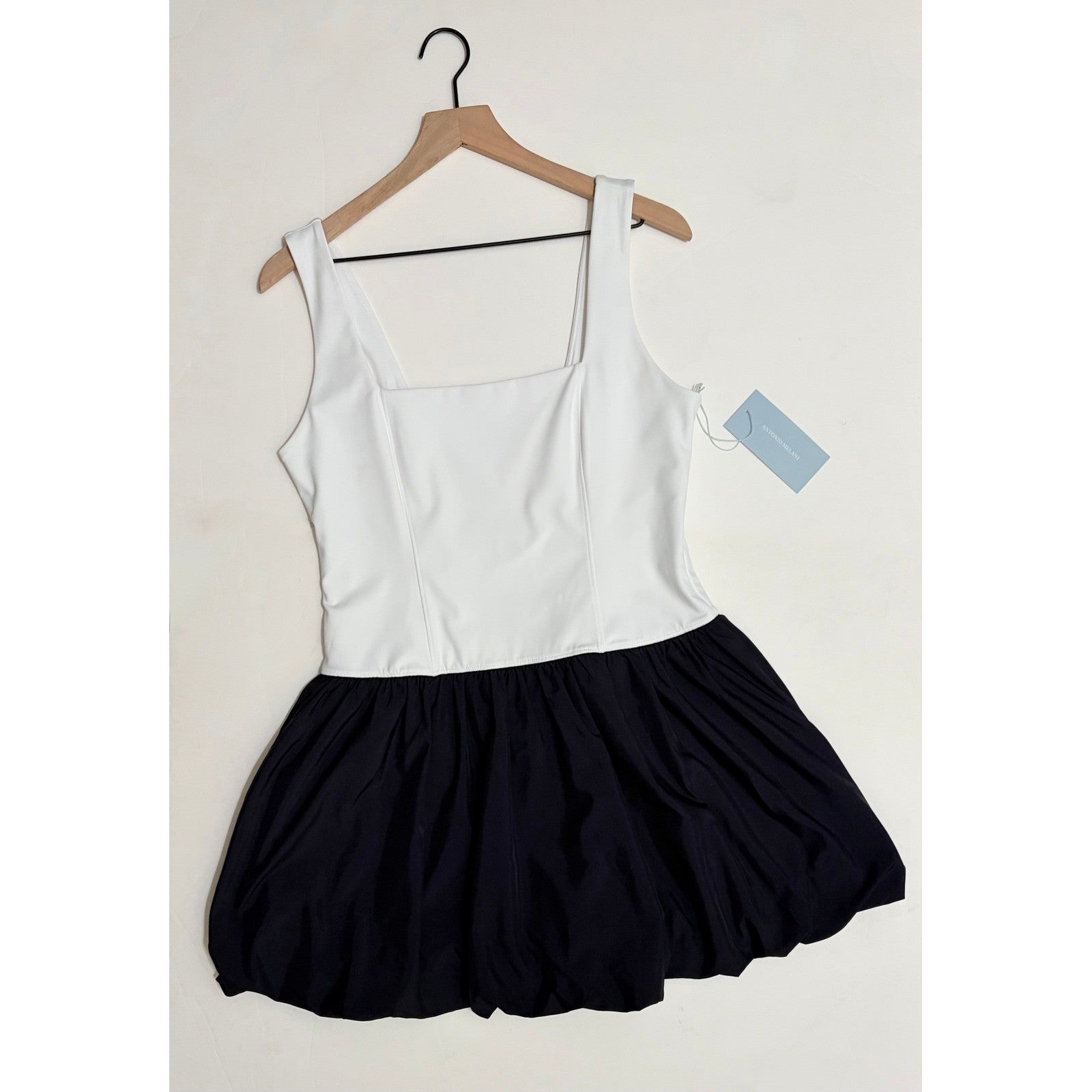 NWT!! ANTONIO MELANI Active Two Tone Bubble Hem Dress Mini Black White Large