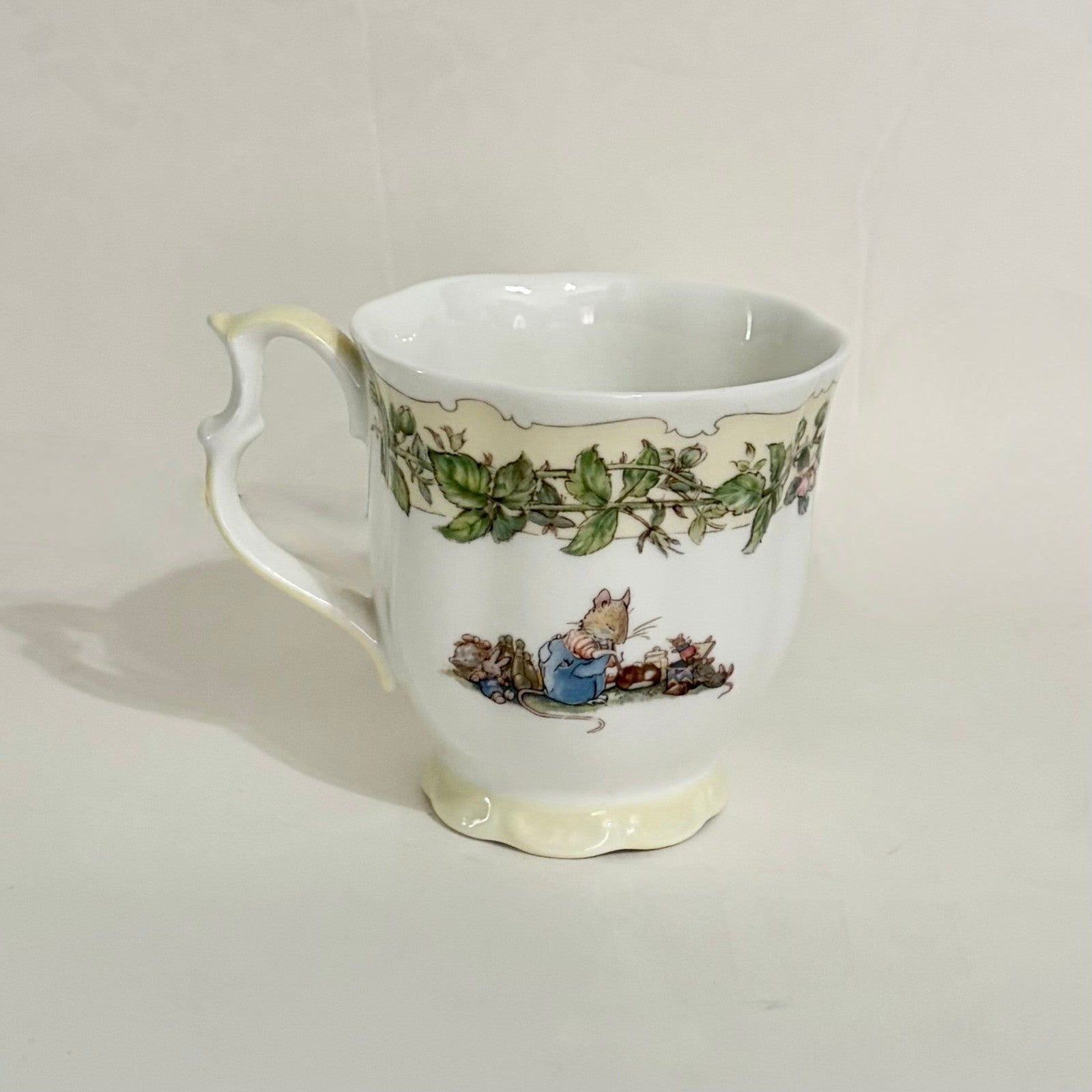Vintage ROYAL DOULTON Brambly Hedge Spring Beaker Tea Cup 1983 Animals Mice