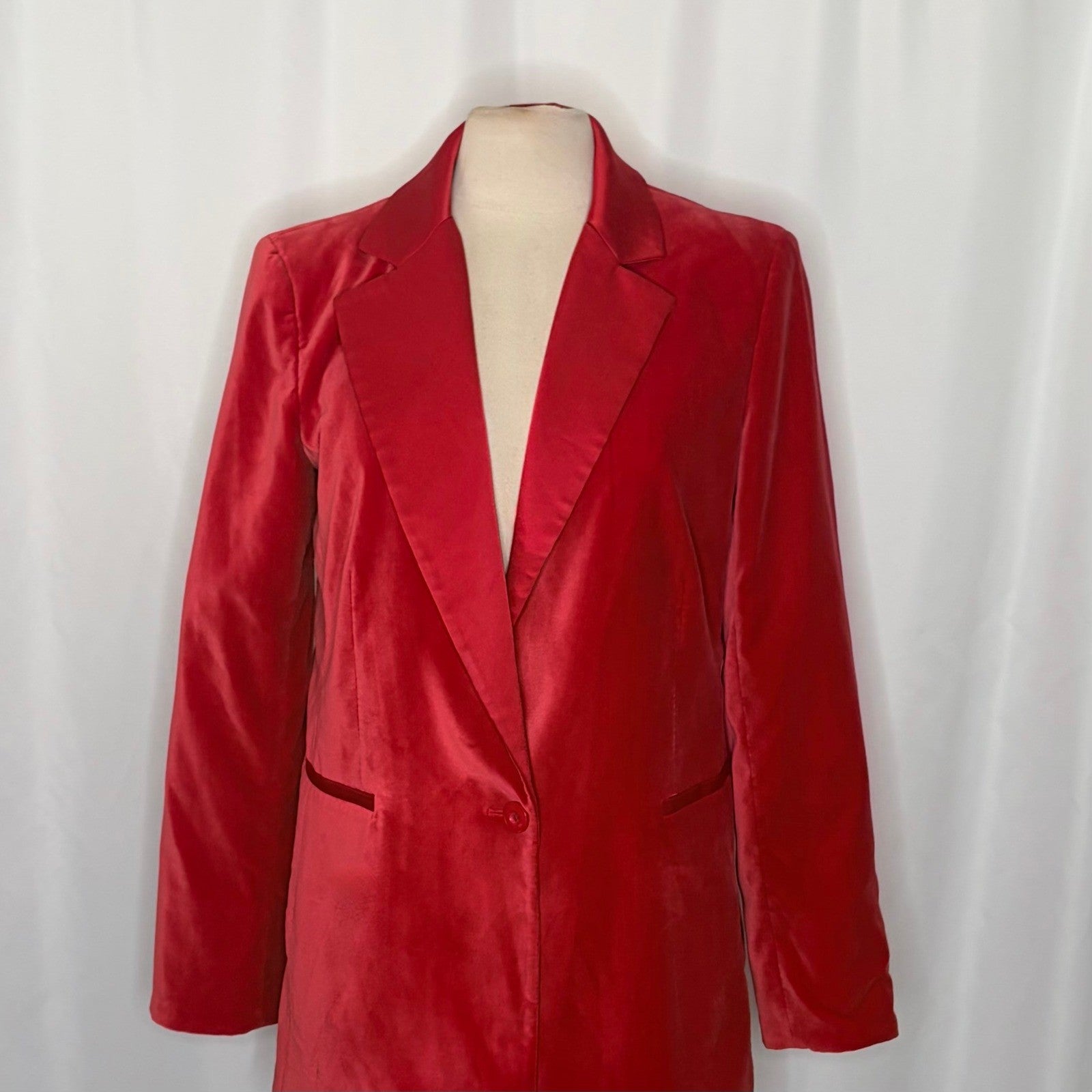 ALICE + OLIVIA Justin Velvet One Button Blazer Perfect Ruby Red Solid Satin 8