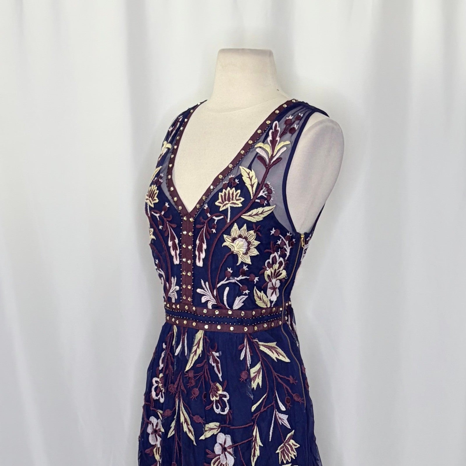 Anthropologie MOULINETTE SOEURS Alicante Floral Embroidered Dress Studded Size 8