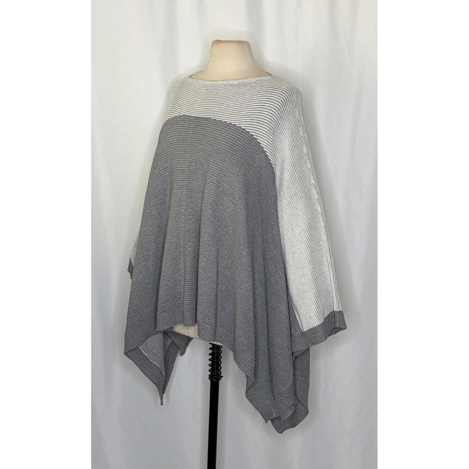 LULULEMON It All Lines Up Poncho Heathered Core Ultra Light Grey Medium Grey O/S