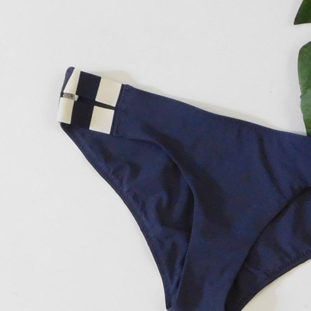 NWT!! LULULEMON Athletica Shanti Surf Bikini Bottoms Cadet Blue Stripe Size 4