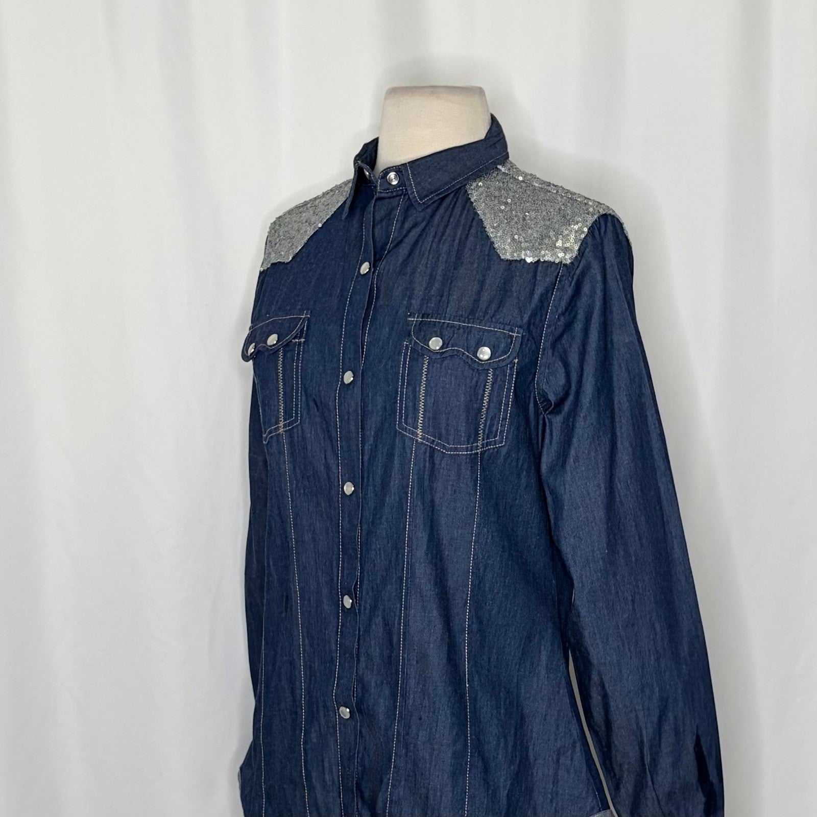 TASHA POLUZZI Roxy Denim Sequin Embellished Snap Front Shirt Western Rodeo Small
