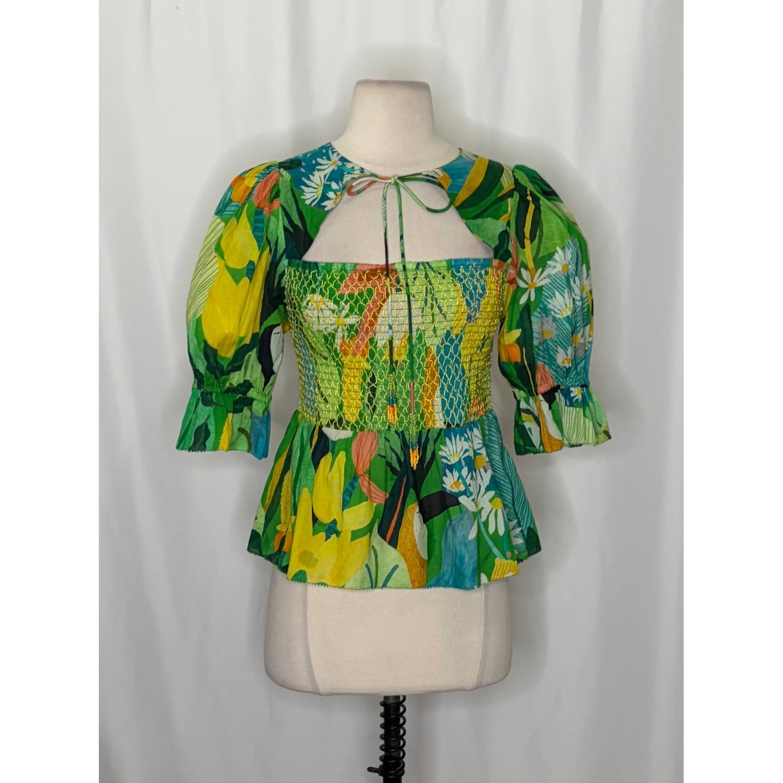 NEW!! FARM RIO Vintage Toucans Smocked Peplum Top Blouse Tropical Small