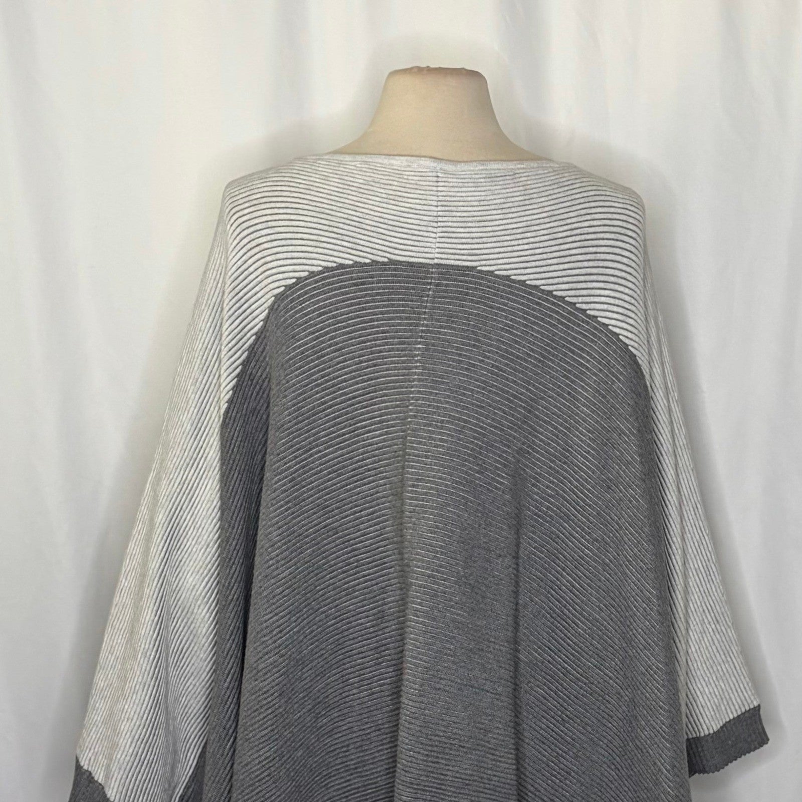 LULULEMON It All Lines Up Poncho Heathered Core Ultra Light Grey Medium Grey O/S