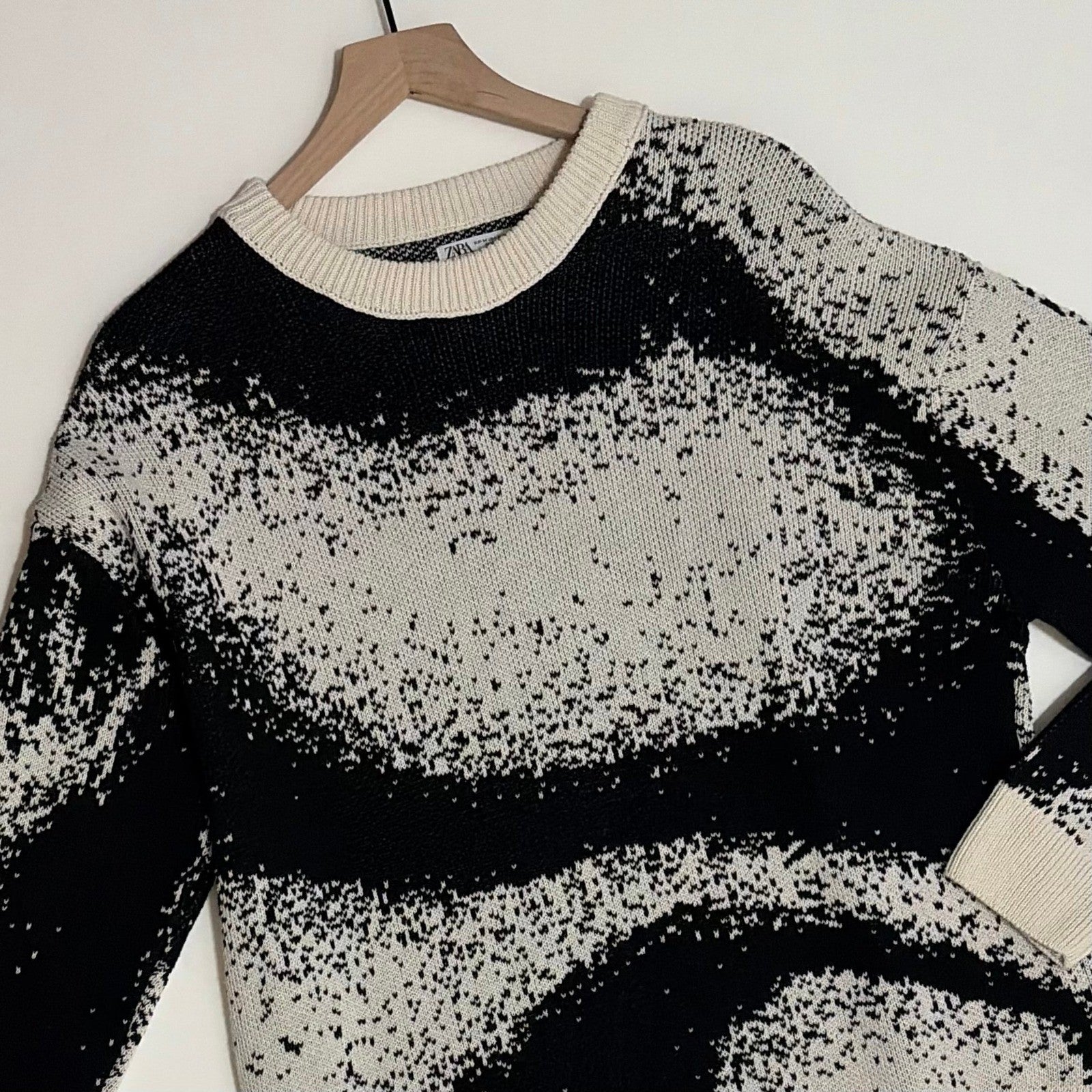 ZARA Pixelated Jacquard Sweater Crewneck Crew Pullover Knit Black Street Medium