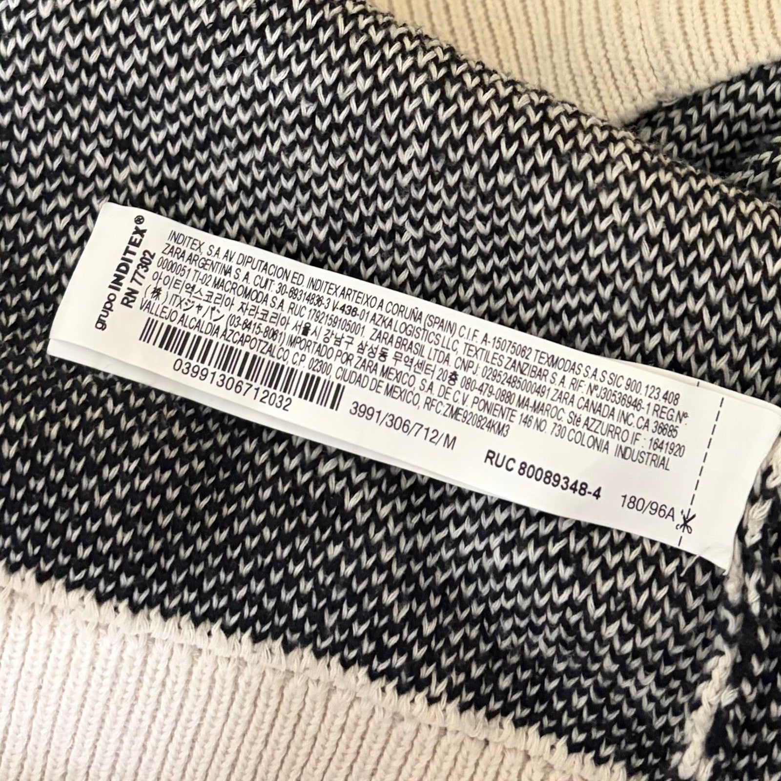 ZARA Pixelated Jacquard Sweater Crewneck Crew Pullover Knit Black Street Medium