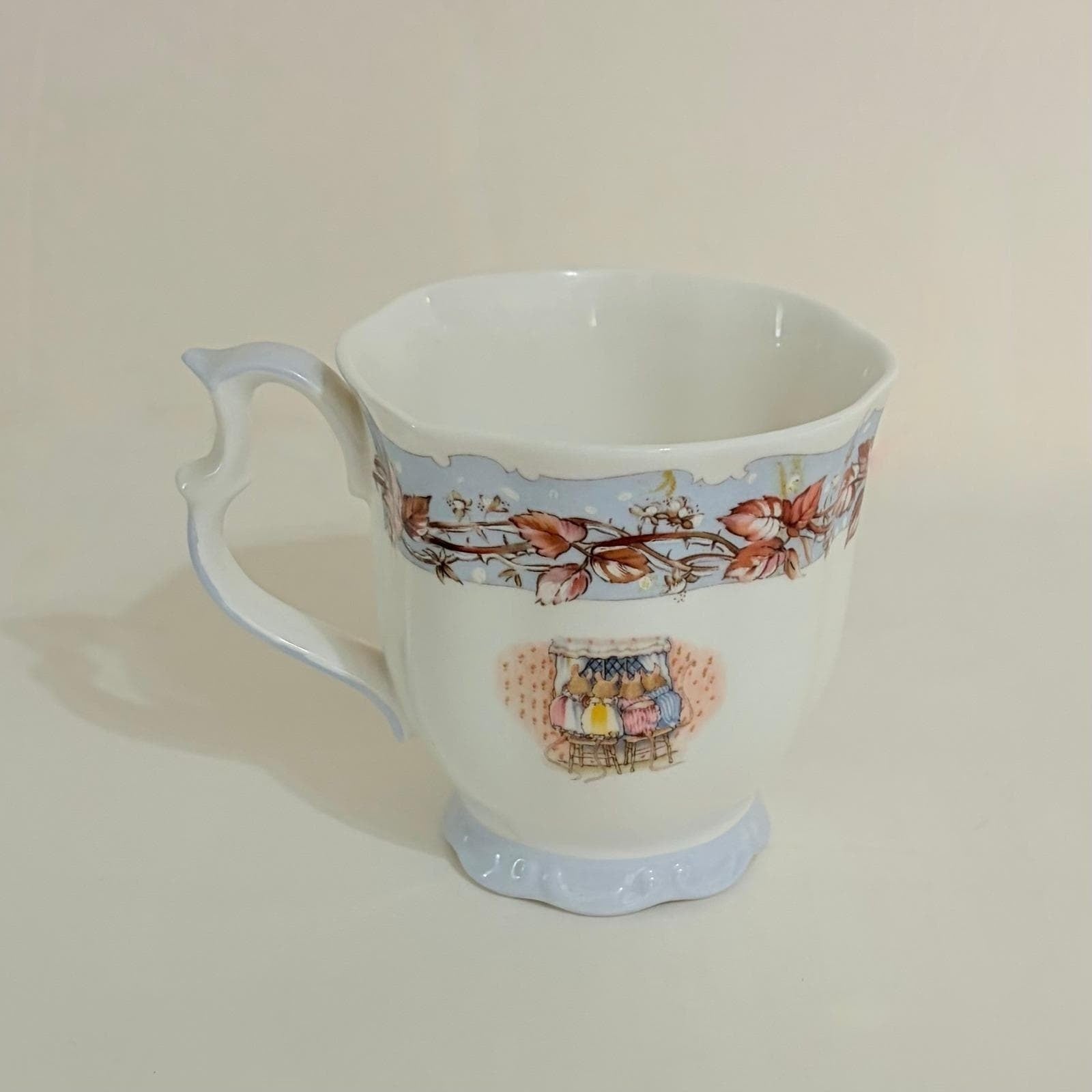 Vintage ROYAL DOULTON Brambly Hedge Winter Beaker Tea Cup 1983 Animals Mice