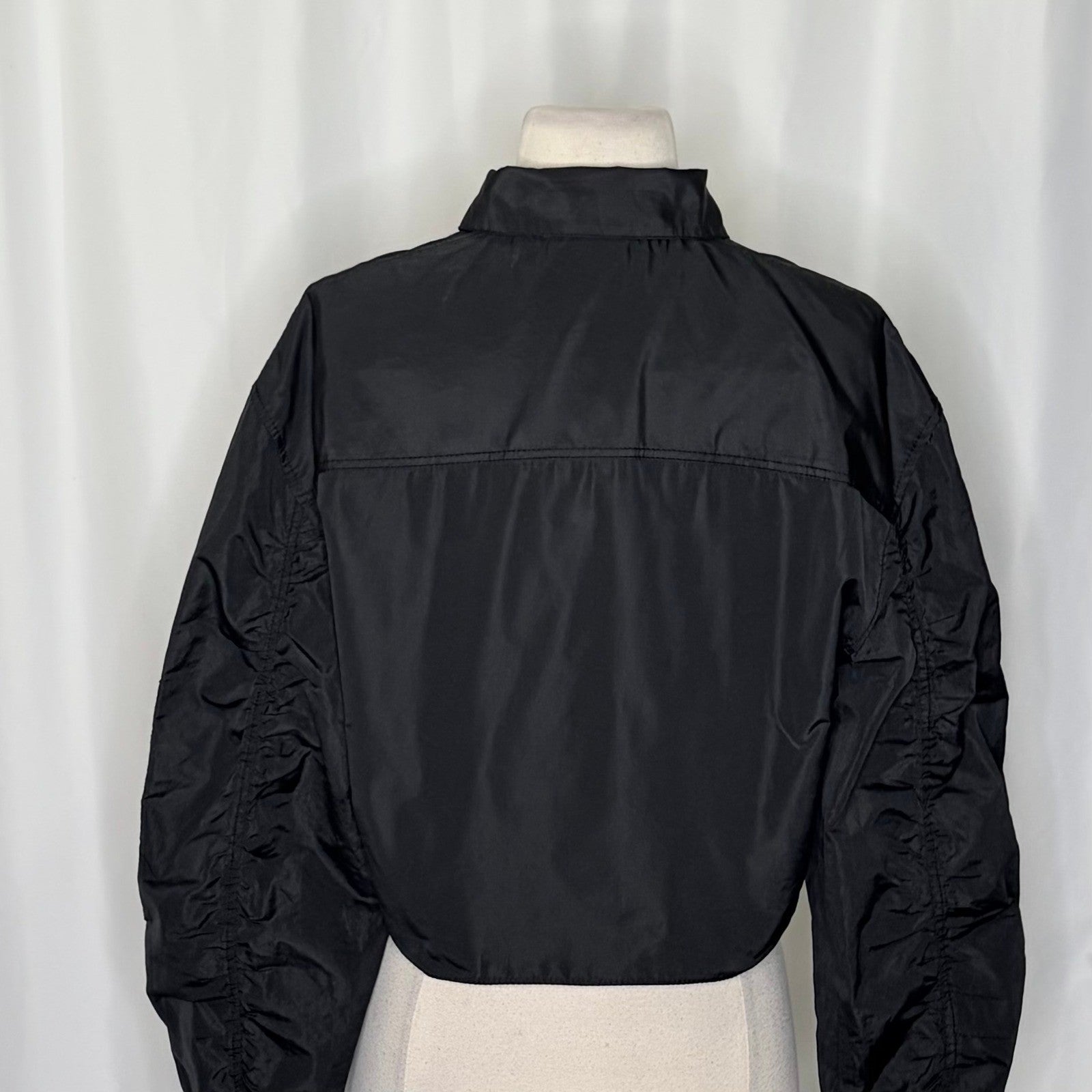 ZARA Black Cropped Pocket Shirt Gathered Long Sleeves Buttondown Solid Small
