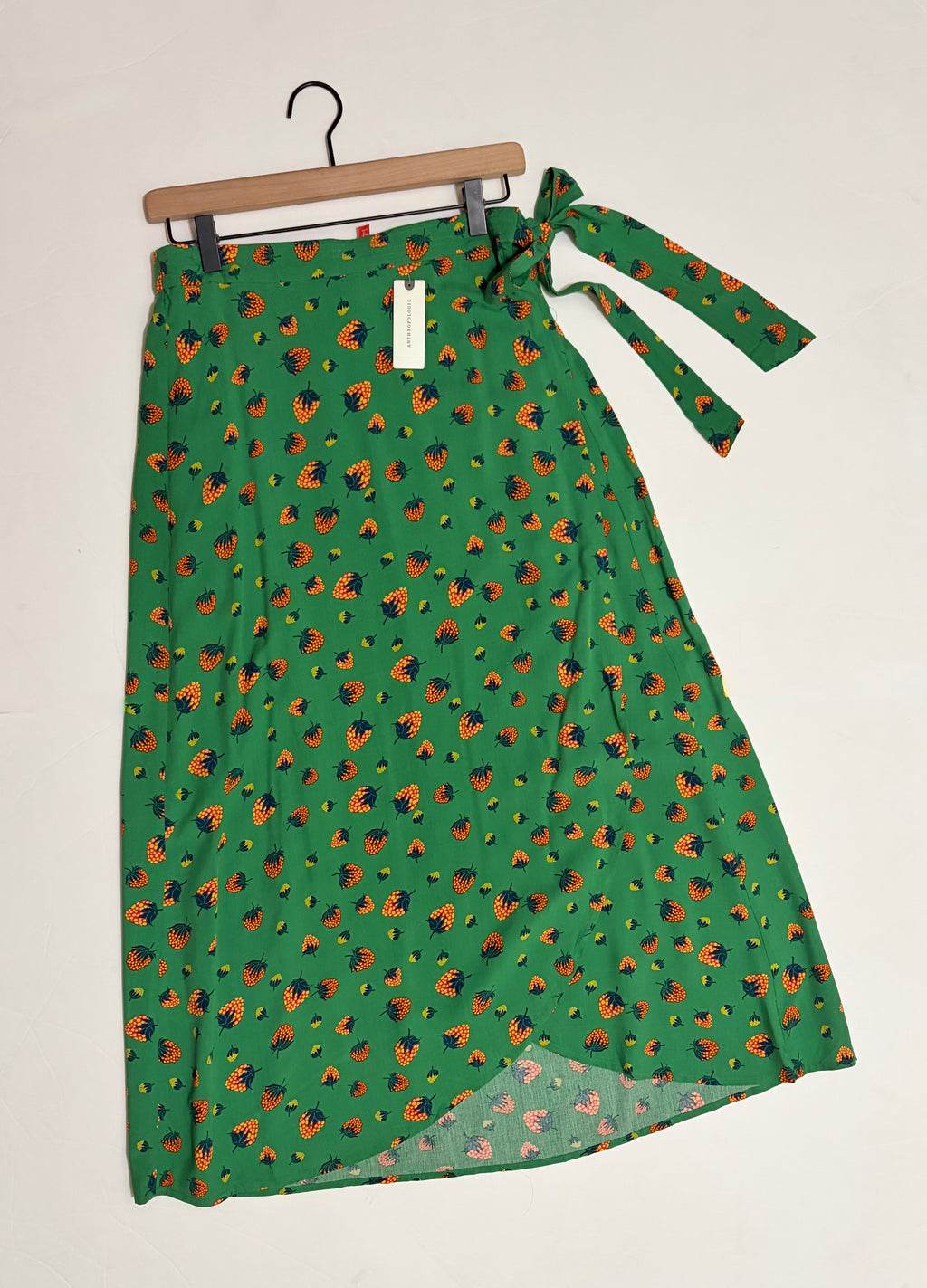 NWT!! ANTHROPOLOGIE Colloquial Wrap Skirt #35 Conversations Strawberry Medium