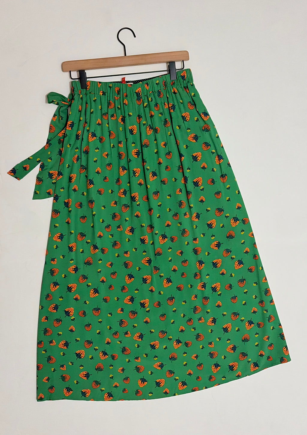 NWT!! ANTHROPOLOGIE Colloquial Wrap Skirt #35 Conversations Strawberry Medium
