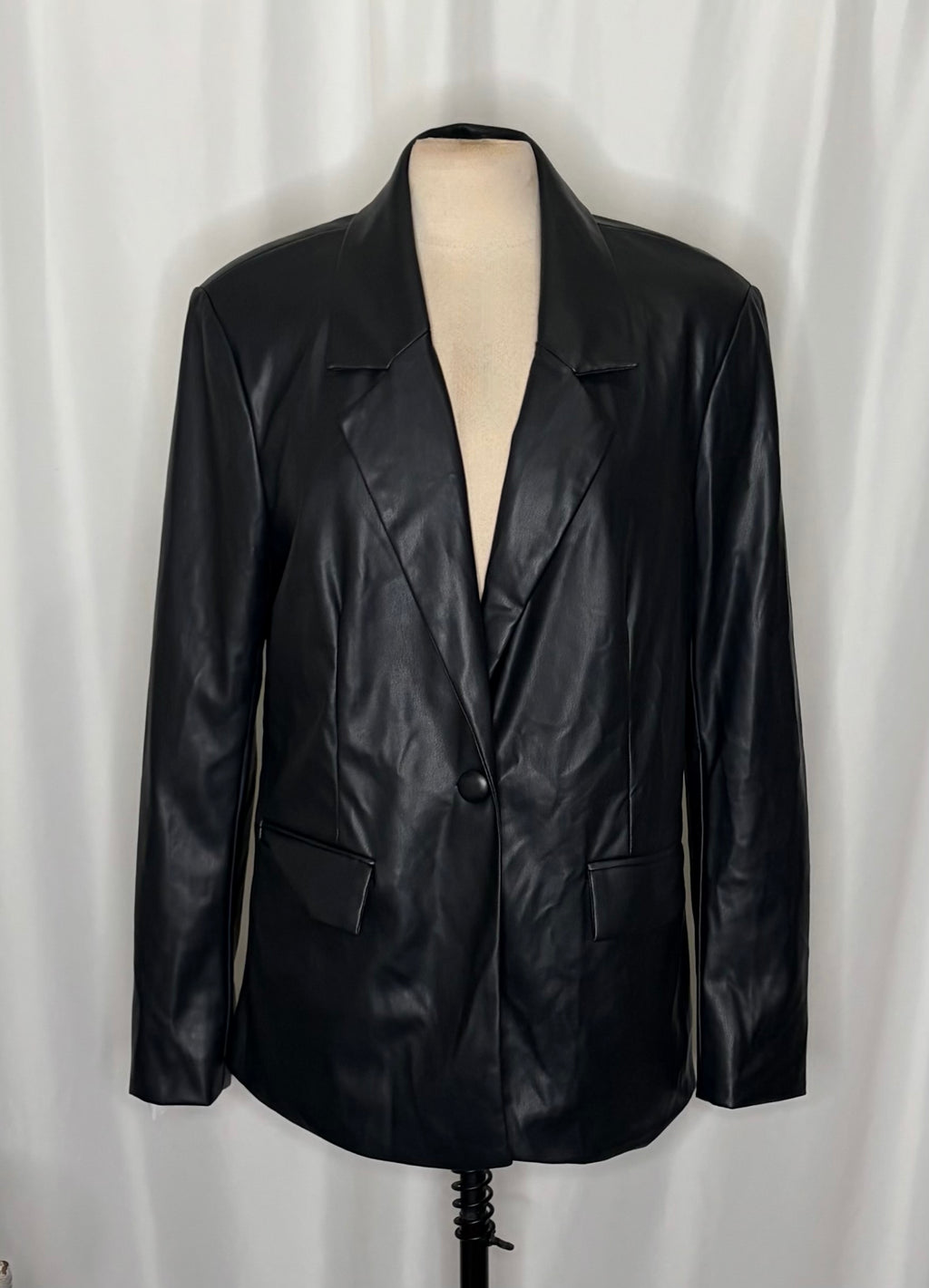 WeWoreWhat Downtown Vegan Faux Leather Blazer – Black – Small